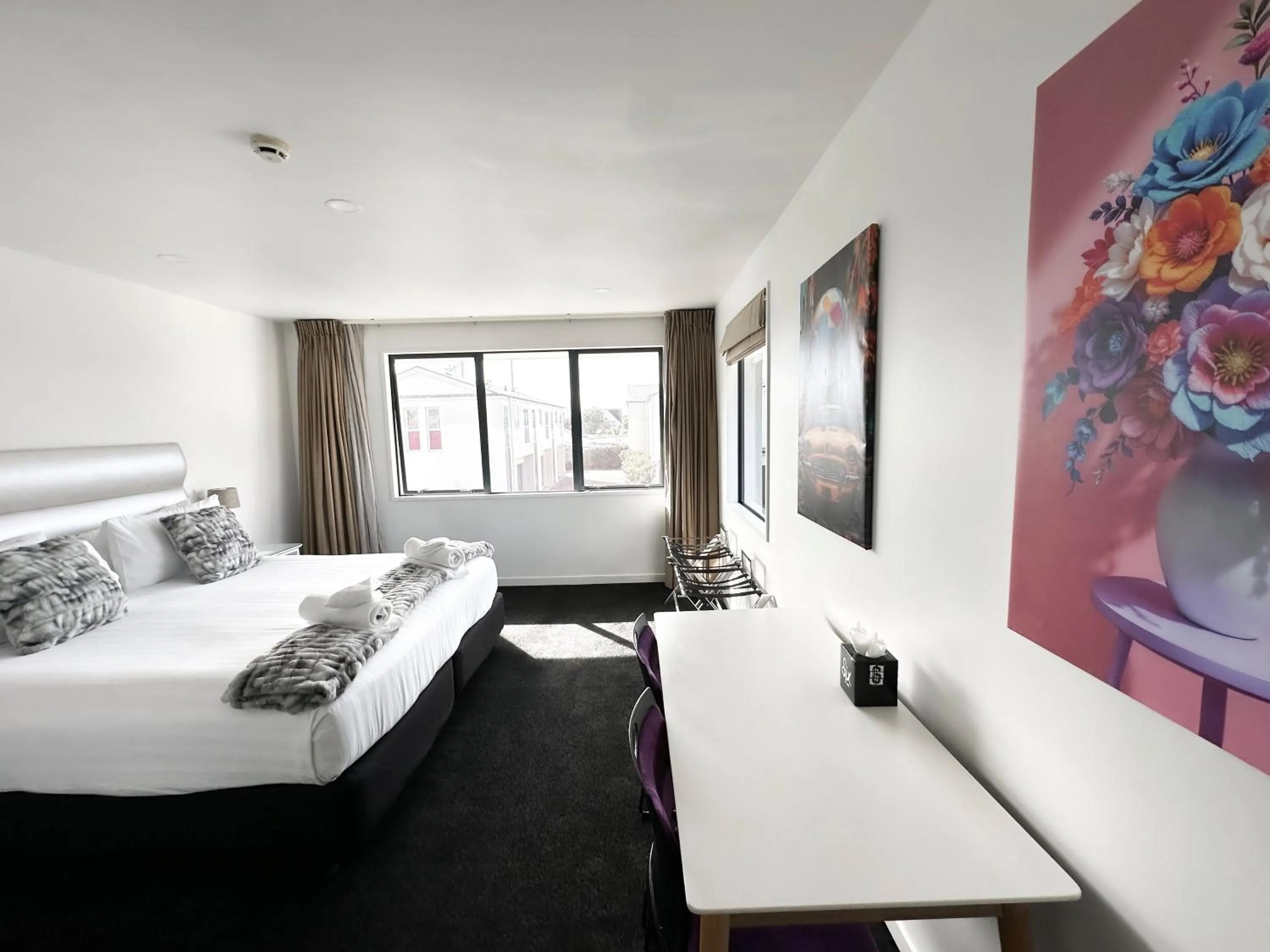 Bedroom, Bed in Delorenzo Studio Apartments