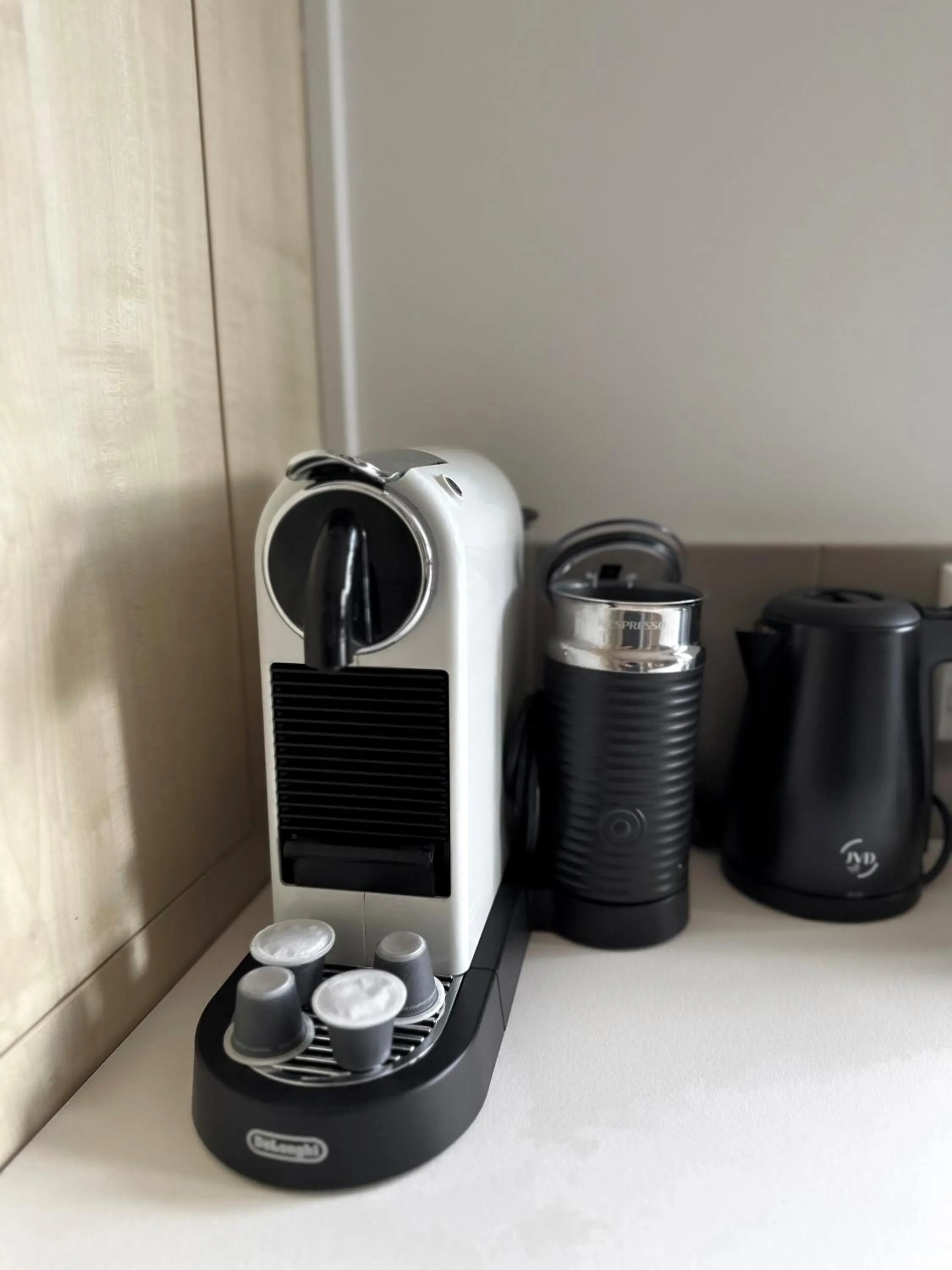 Coffee/tea facilities in Delorenzo Studio Apartments