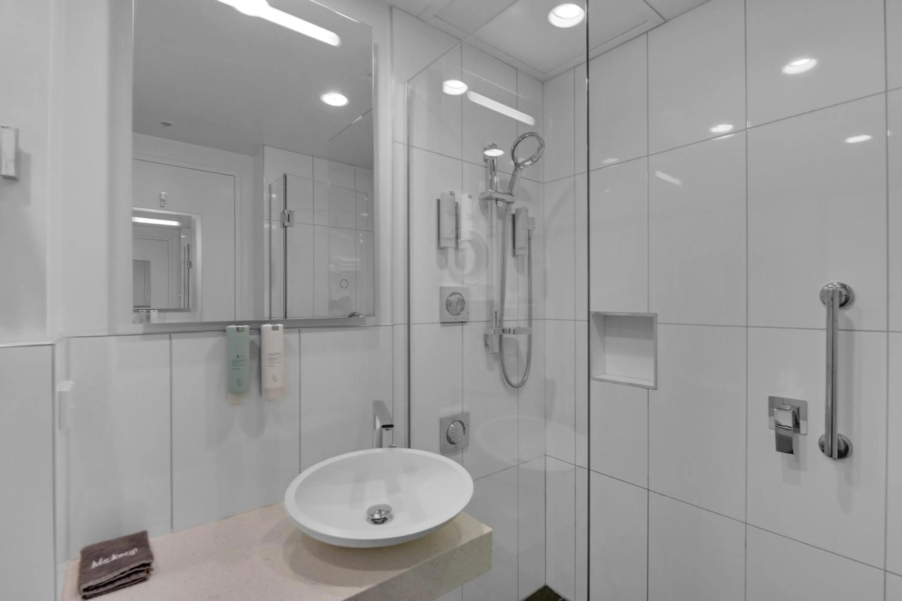 Bathroom in Delorenzo Studio Apartments