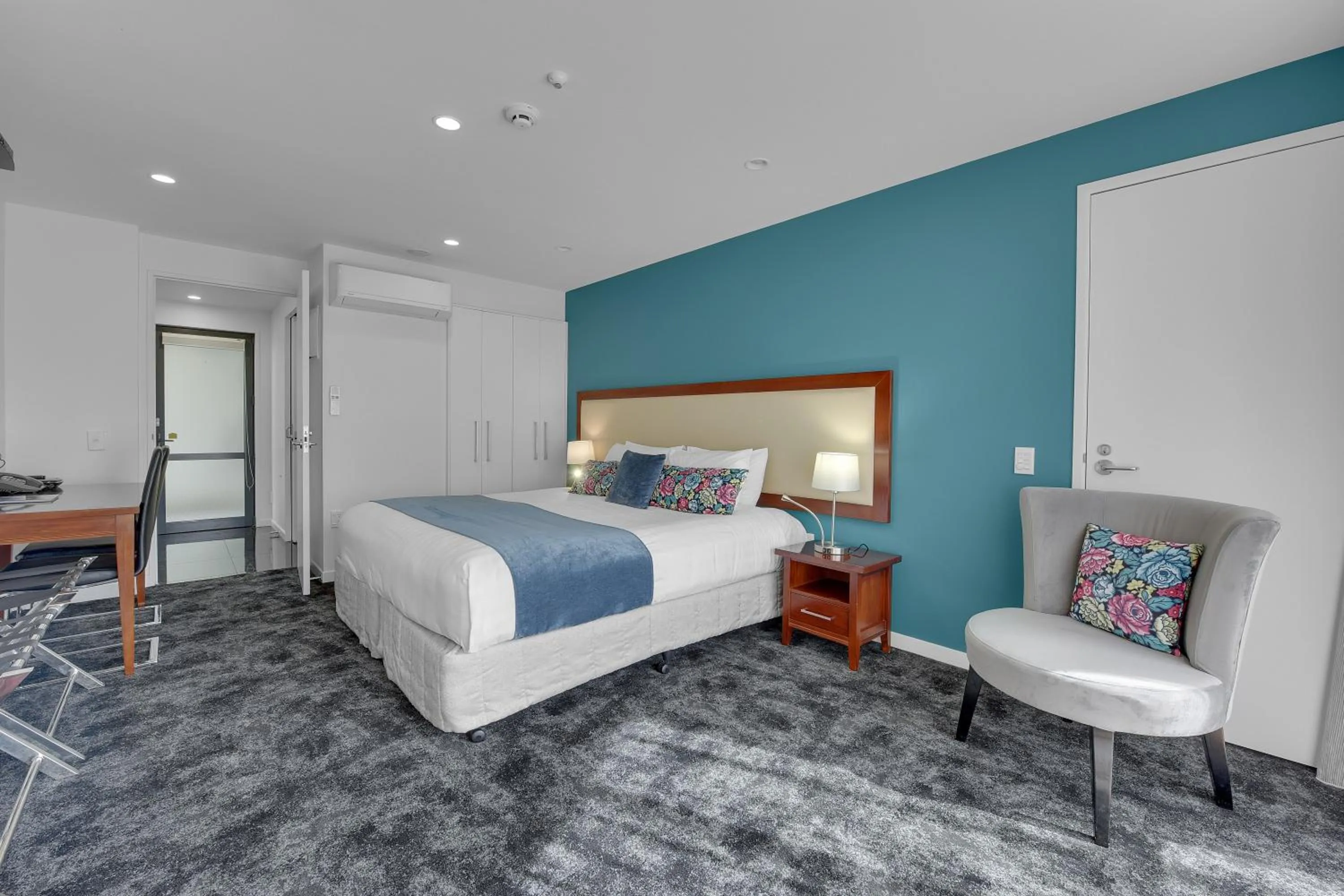 Bedroom, Bed in Delorenzo Studio Apartments