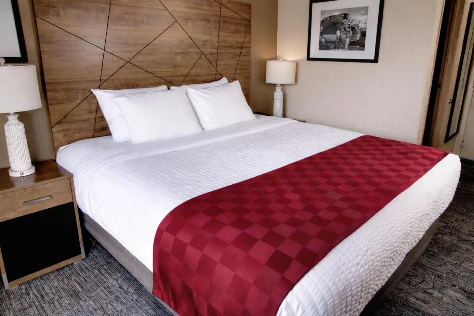 Bed in Americas Best Value Inn Lynnwood