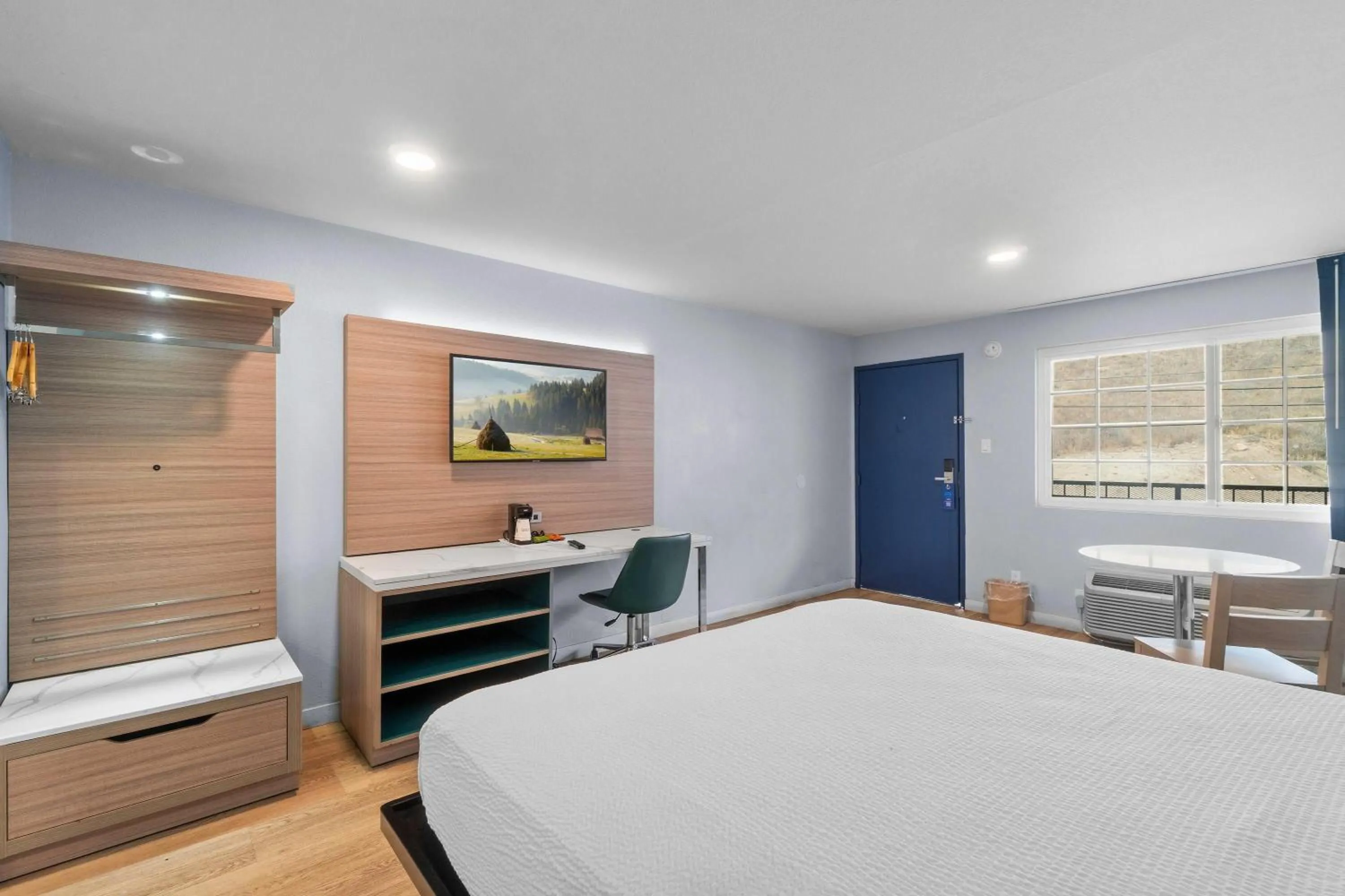 Photo of the whole room, Bed in Travelodge by Wyndham Fairplex Pomona