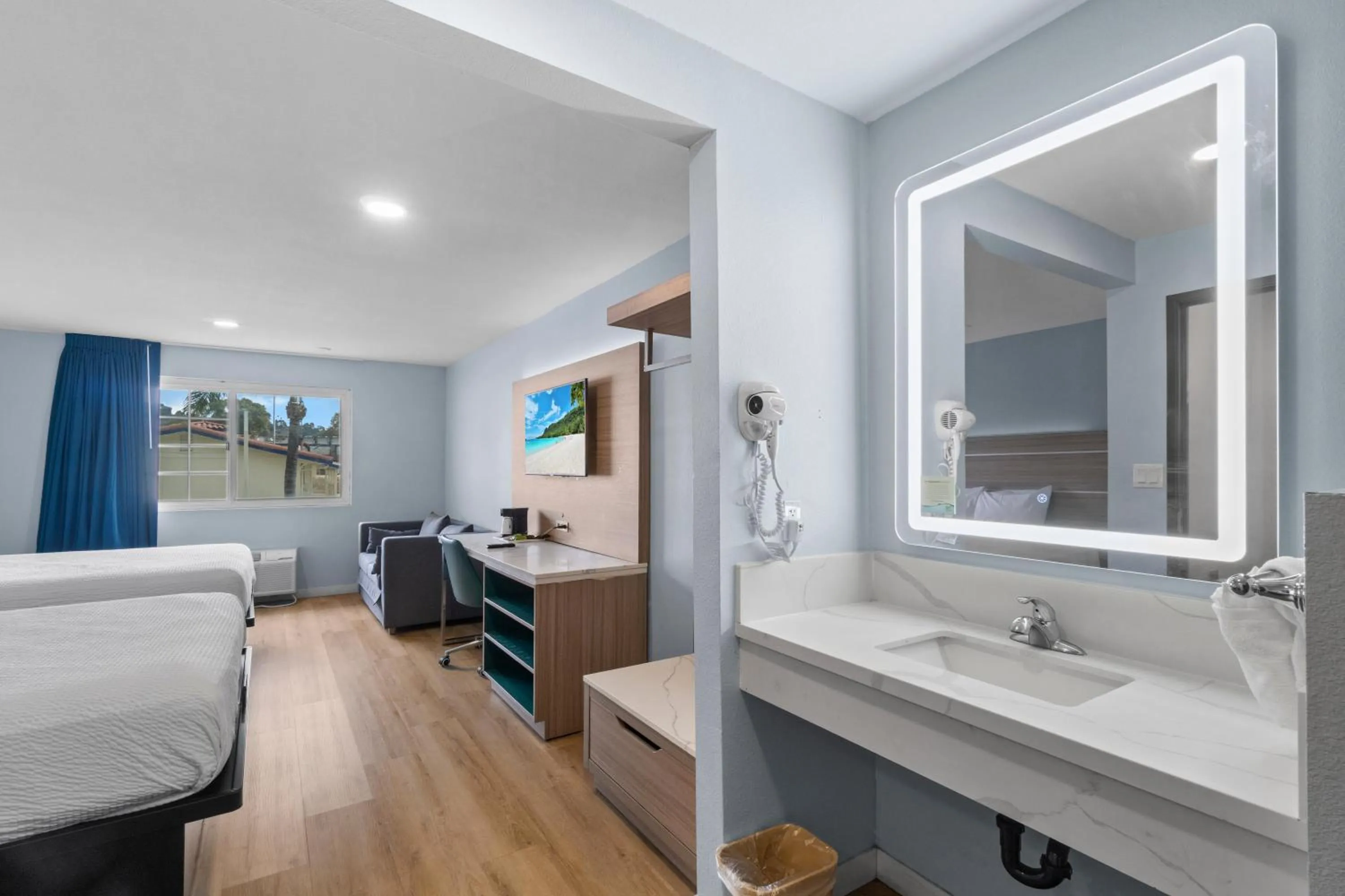 TV and multimedia, Bed in Travelodge by Wyndham Fairplex Pomona