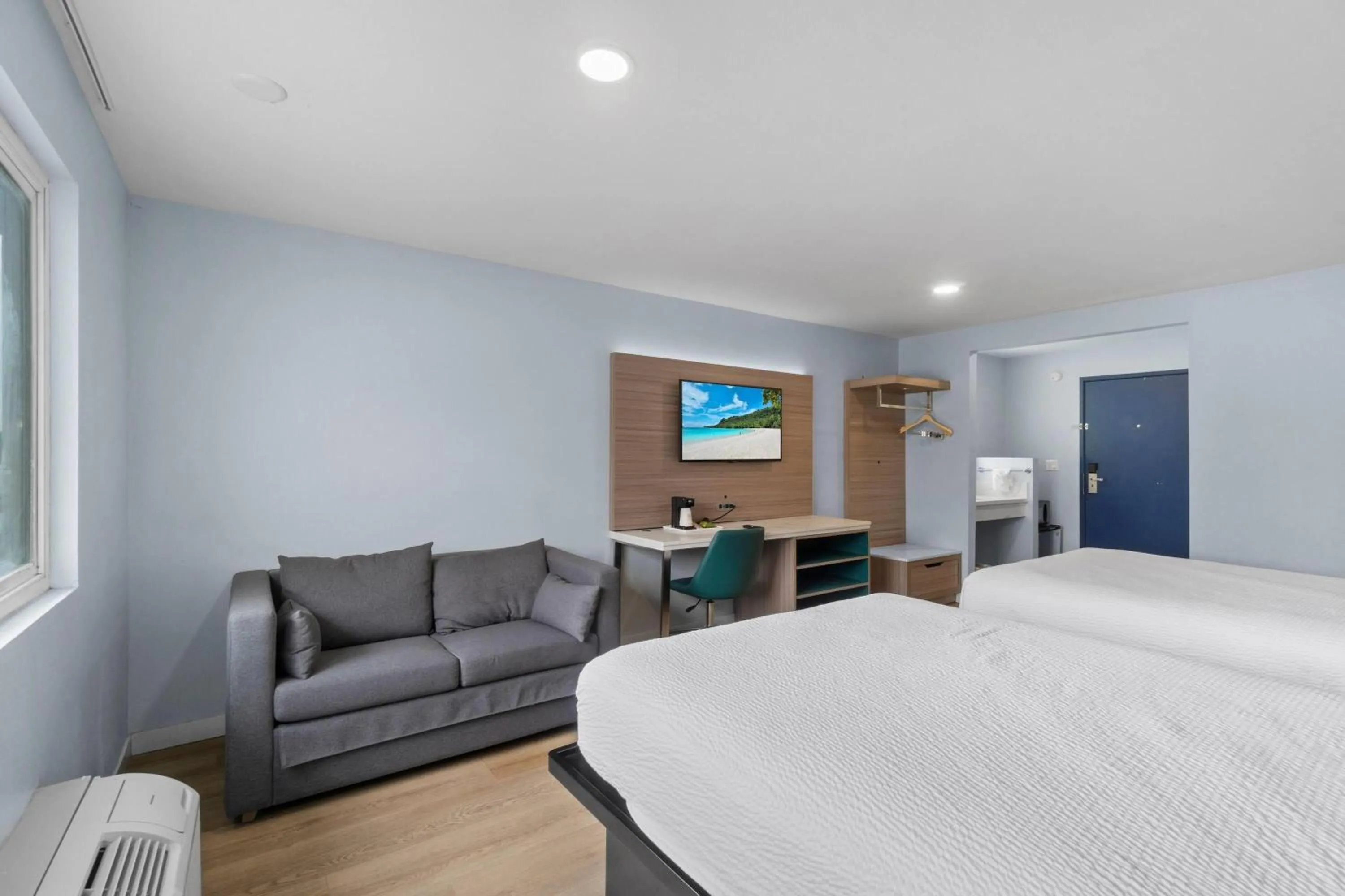 Photo of the whole room, Bed in Travelodge by Wyndham Fairplex Pomona