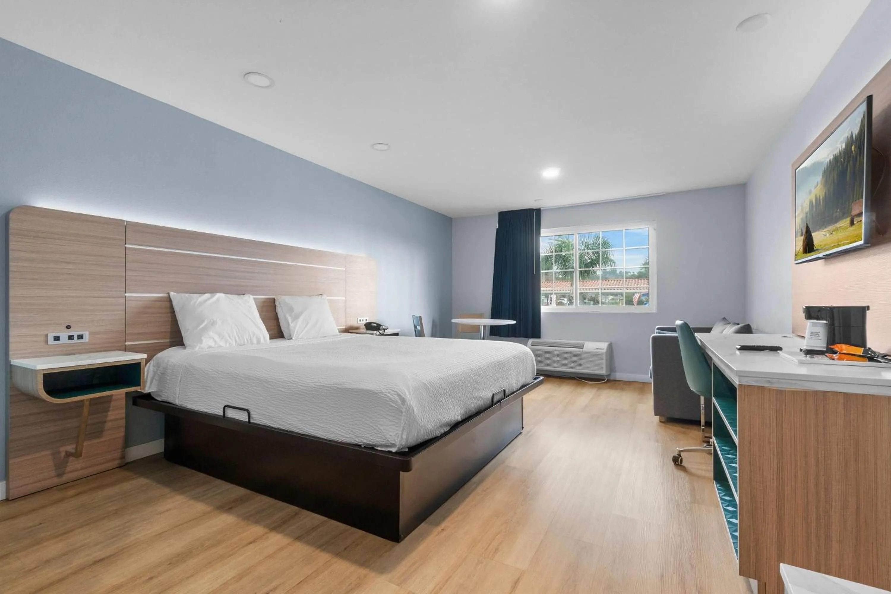 Photo of the whole room, Bed in Travelodge by Wyndham Fairplex Pomona