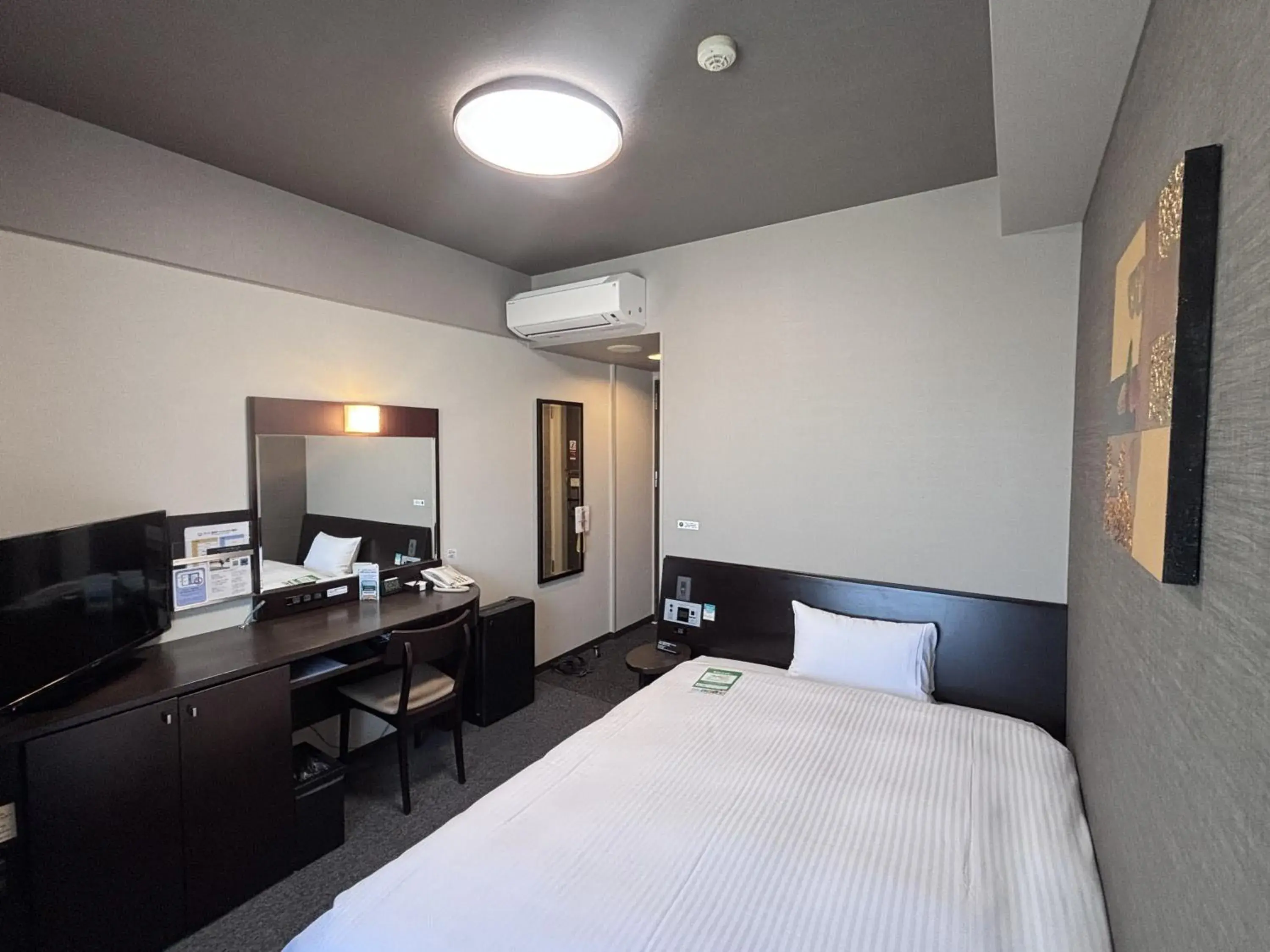 Photo of the whole room, Bed in Hotel Route-Inn Iyo-Saijo Photo of the whole room, Bed in Hotel Route-Inn Iyo-Saijo