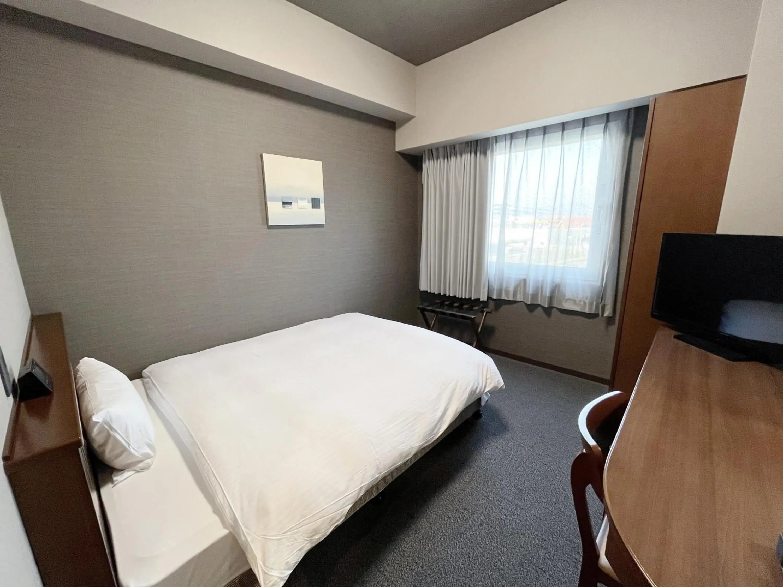 Photo of the whole room, Bed in Hotel Route-Inn Sakaide-Kita Inter Photo of the whole room, Bed in Hotel Route-Inn Sakaide-Kita Inter