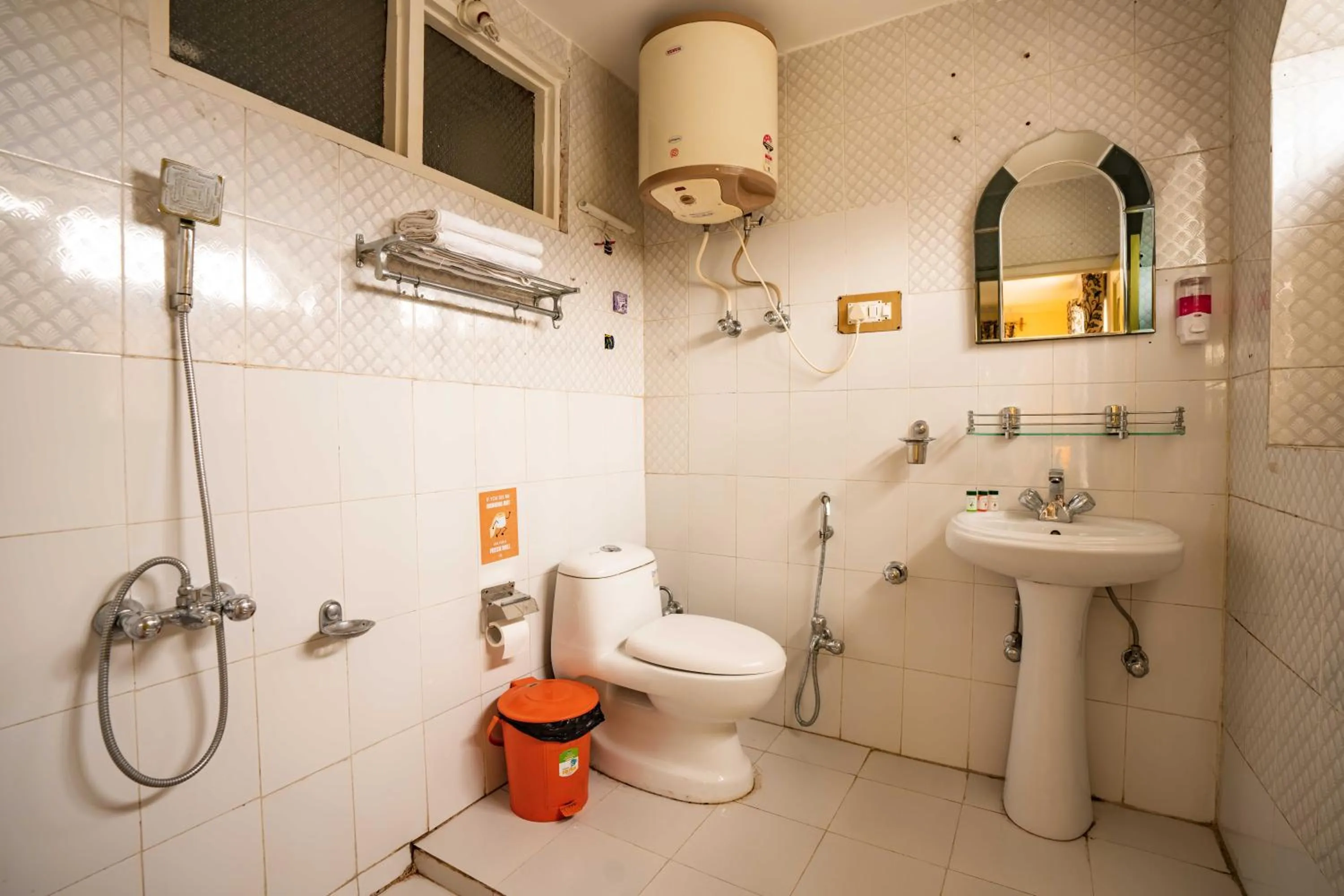 Shower in Zostel Srinagar