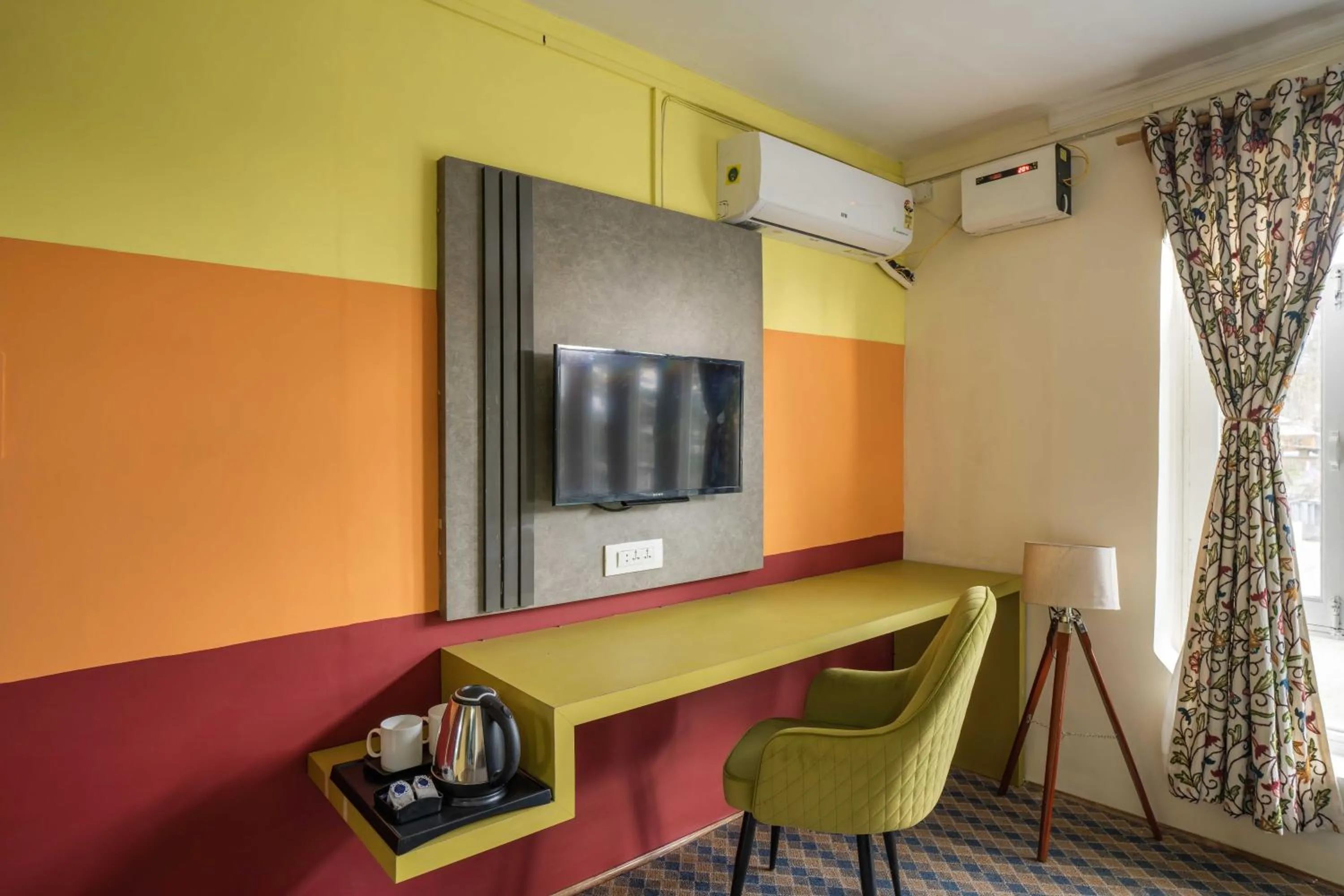 TV and multimedia in Zostel Srinagar