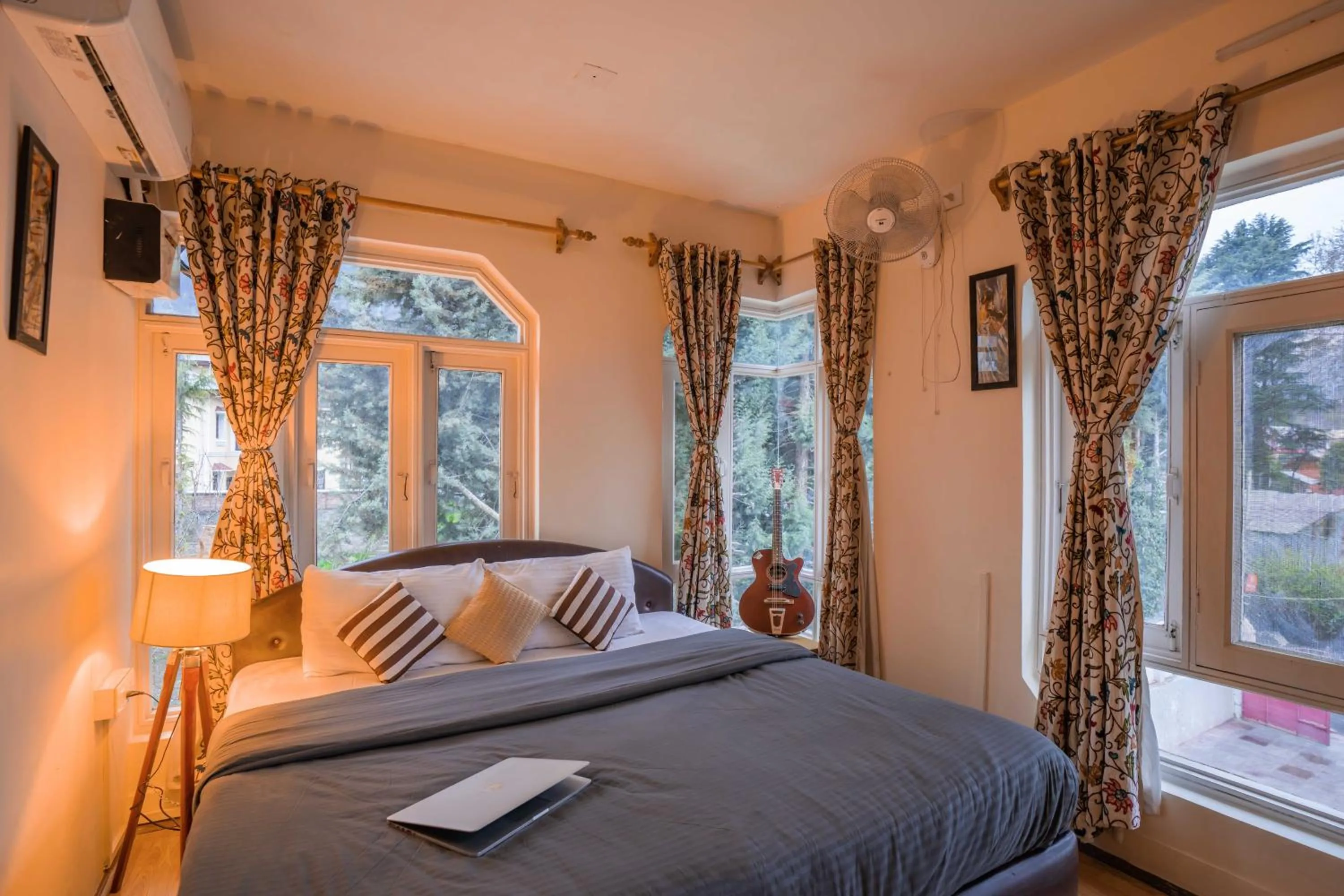 Bed in Zostel Srinagar