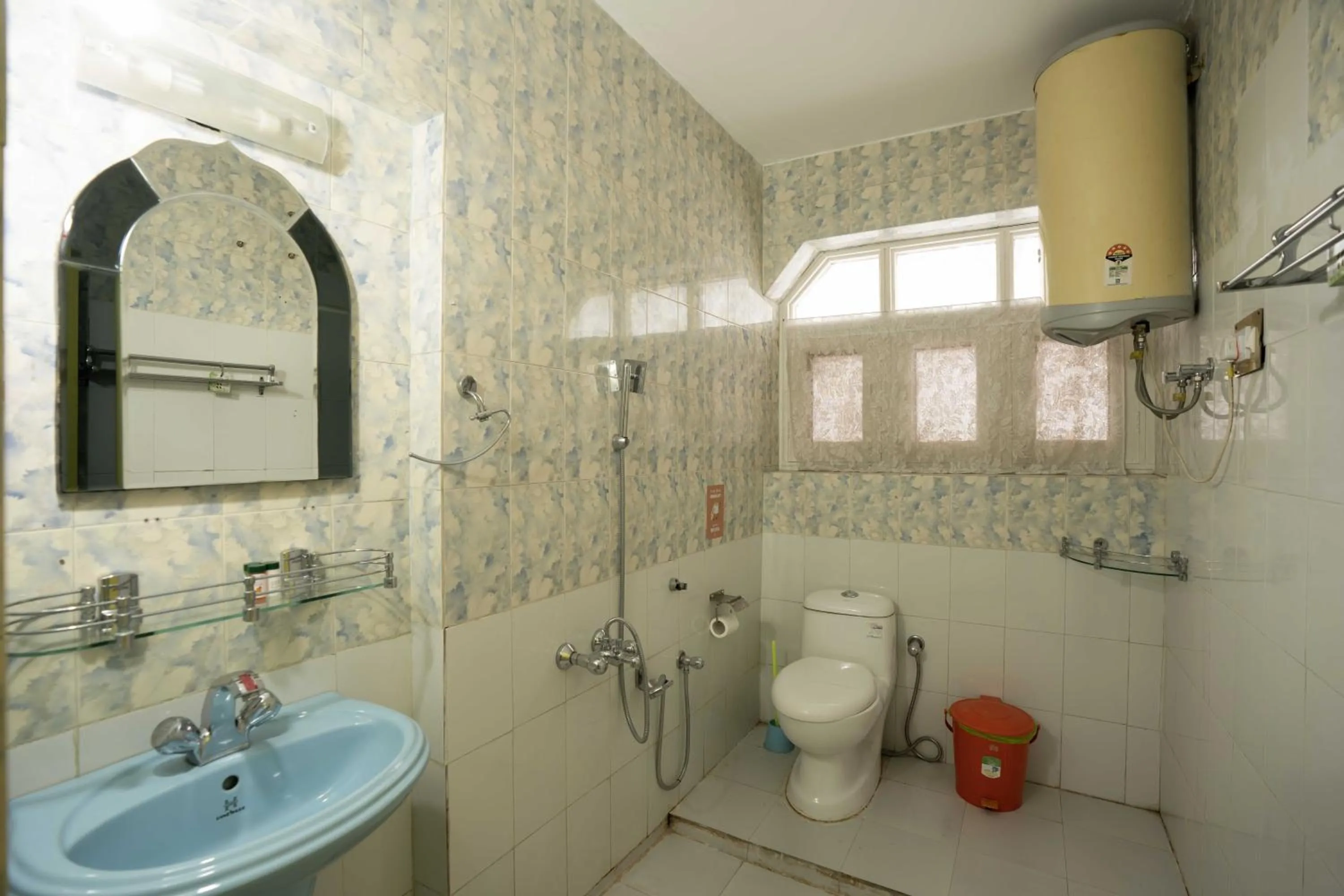 Shower in Zostel Srinagar