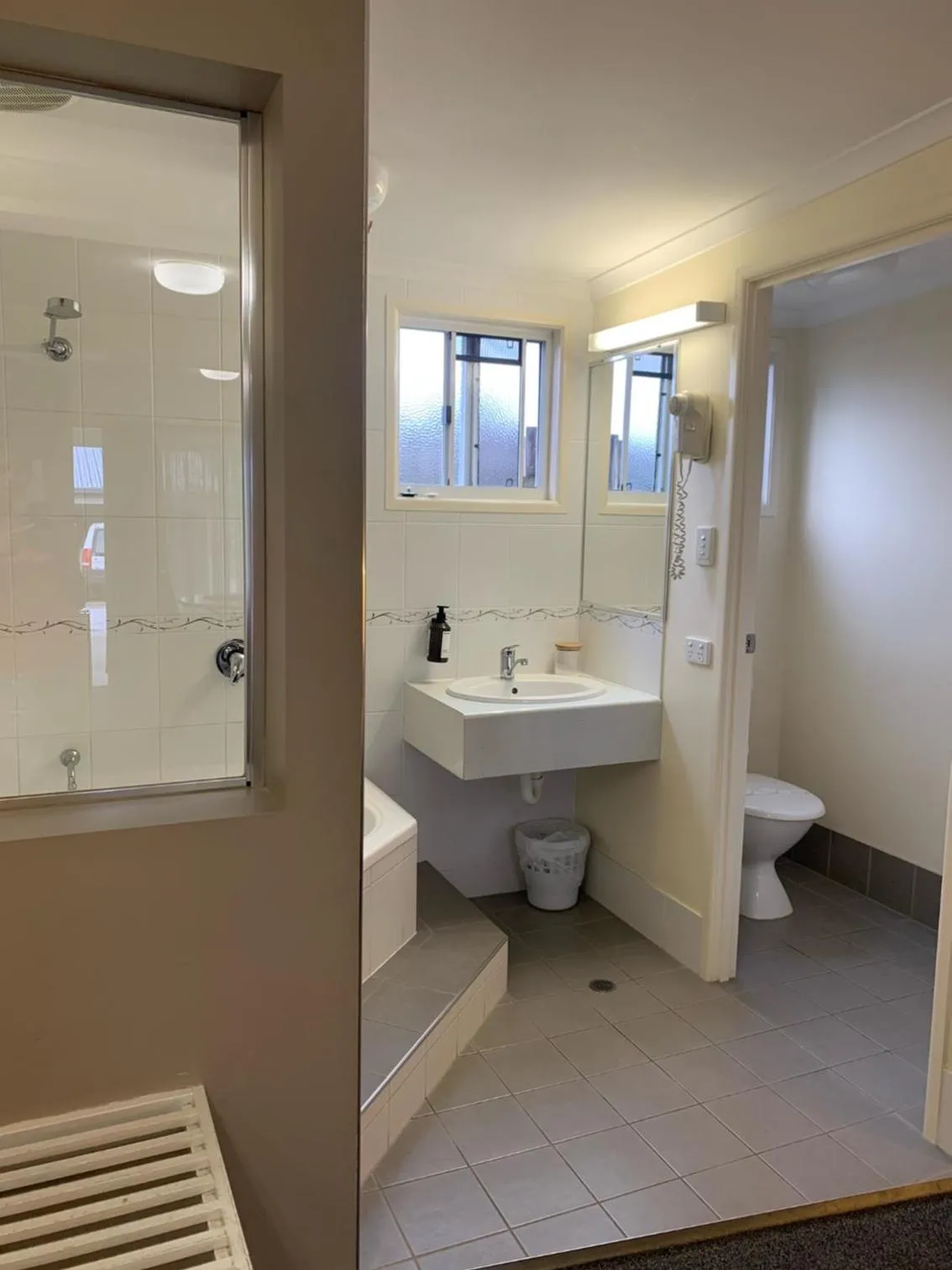 Bathroom in Shady Rest Motel