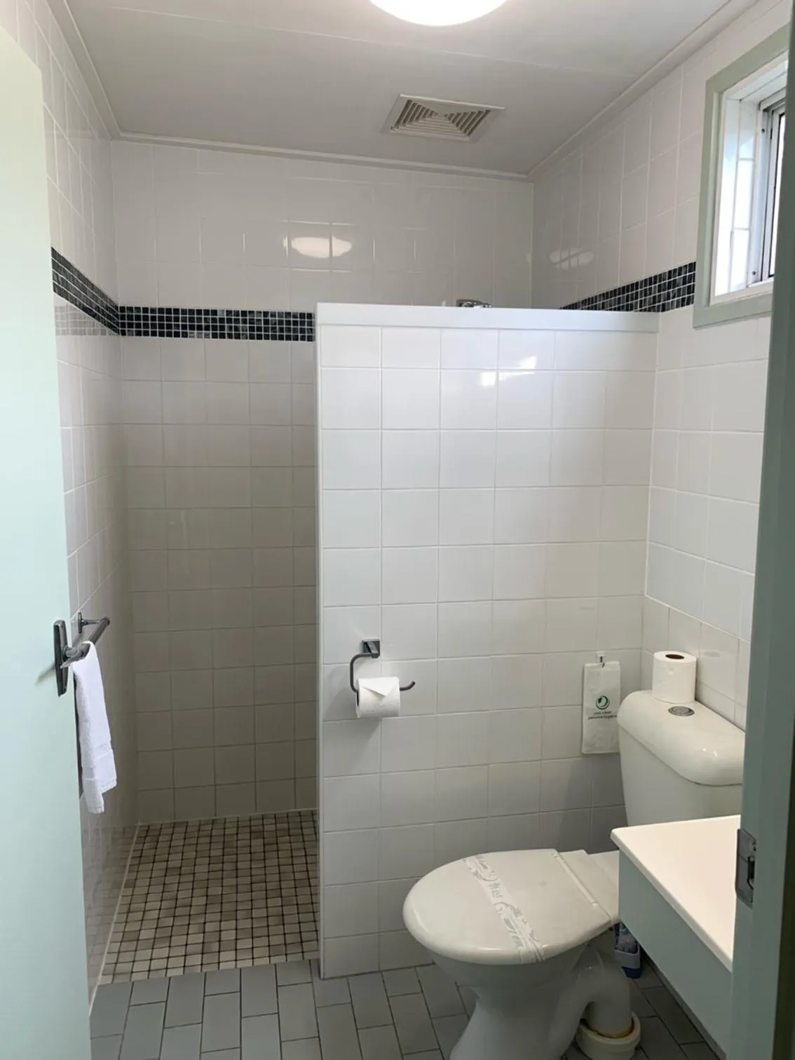 Bathroom in Shady Rest Motel