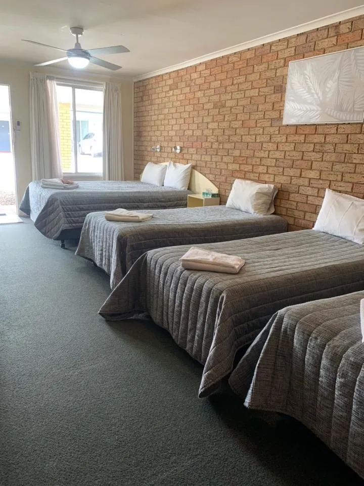 Bedroom, Bed in Shady Rest Motel