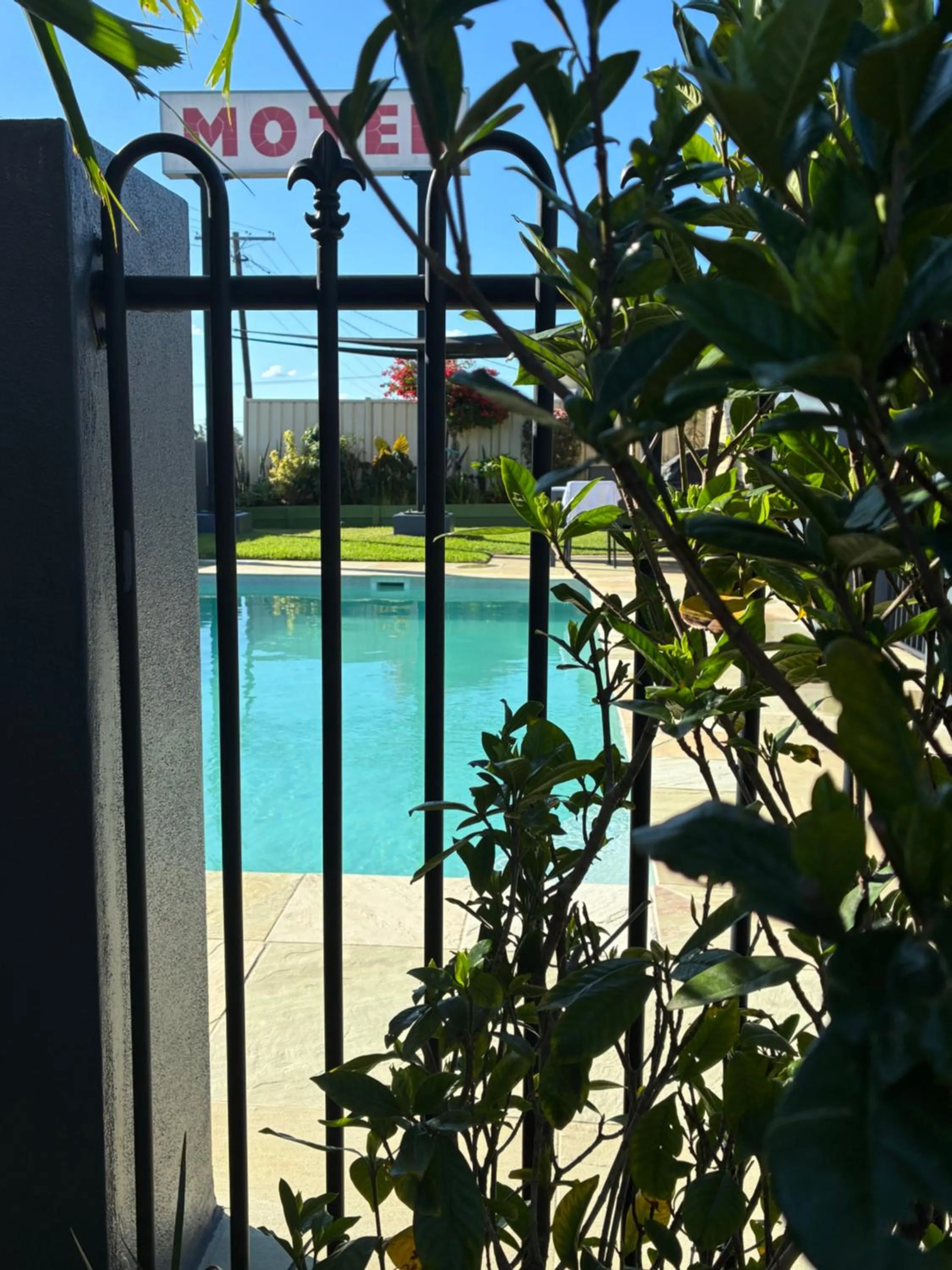 Swimming pool in Shady Rest Motel