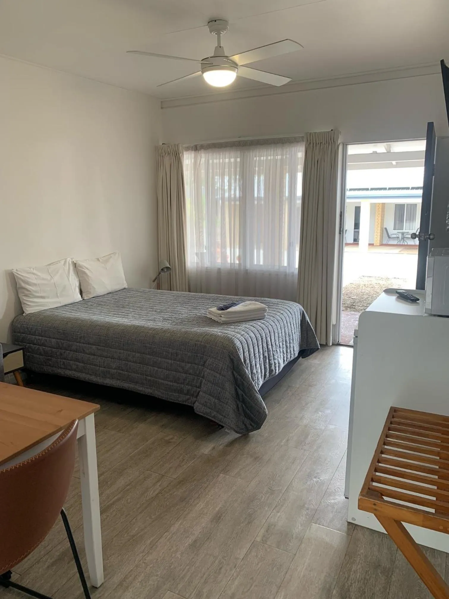 Bedroom, Bed in Shady Rest Motel