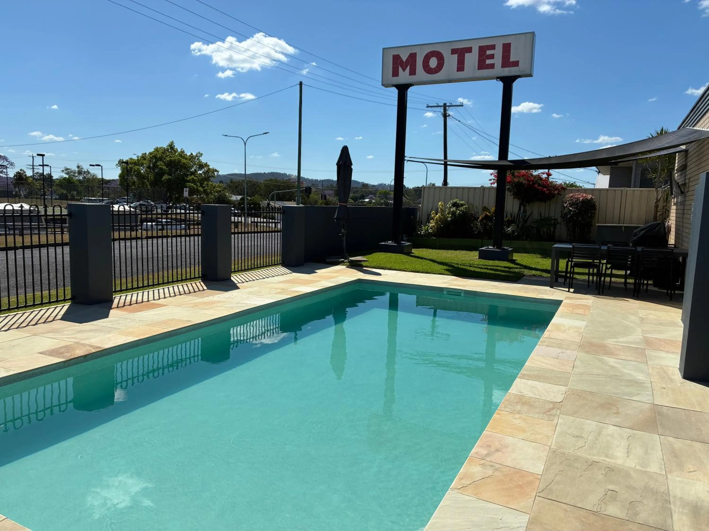 Swimming pool in Shady Rest Motel