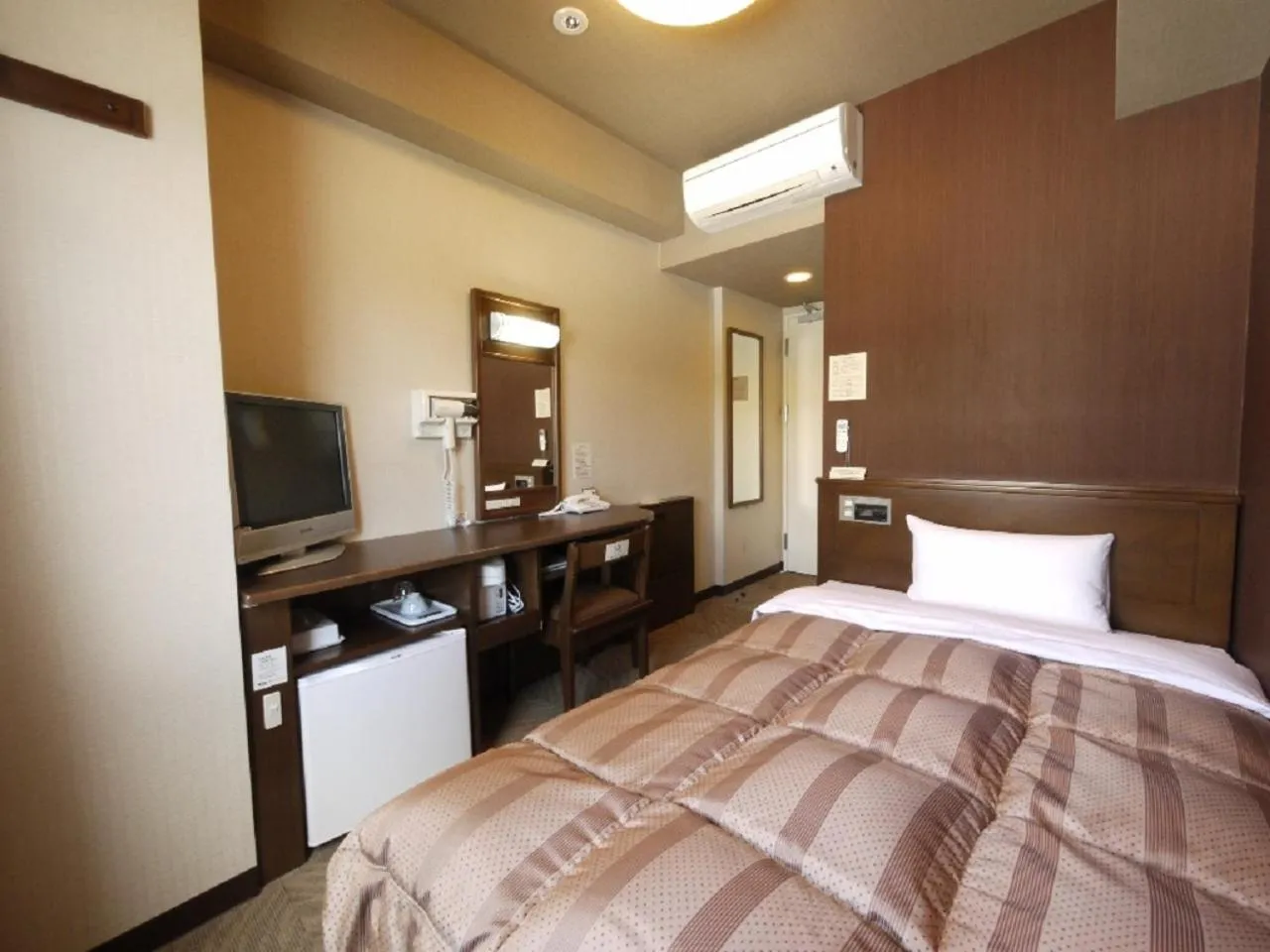 Bed in Hotel Route-Inn Suwa-Inter2