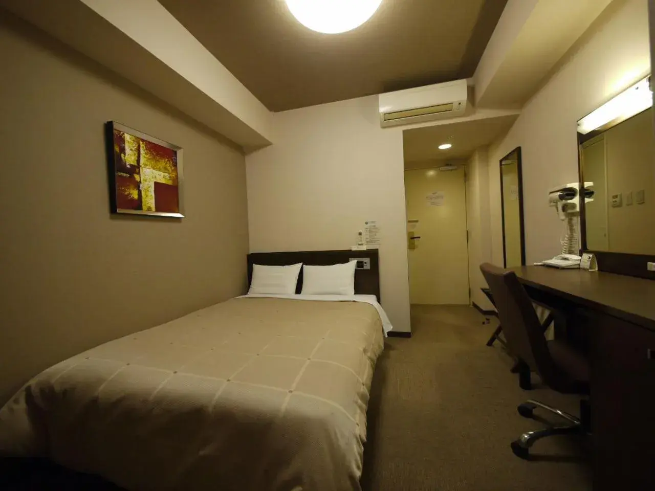 Bed in Hotel Route-Inn Hisai Inter Bed in Hotel Route-Inn Hisai Inter