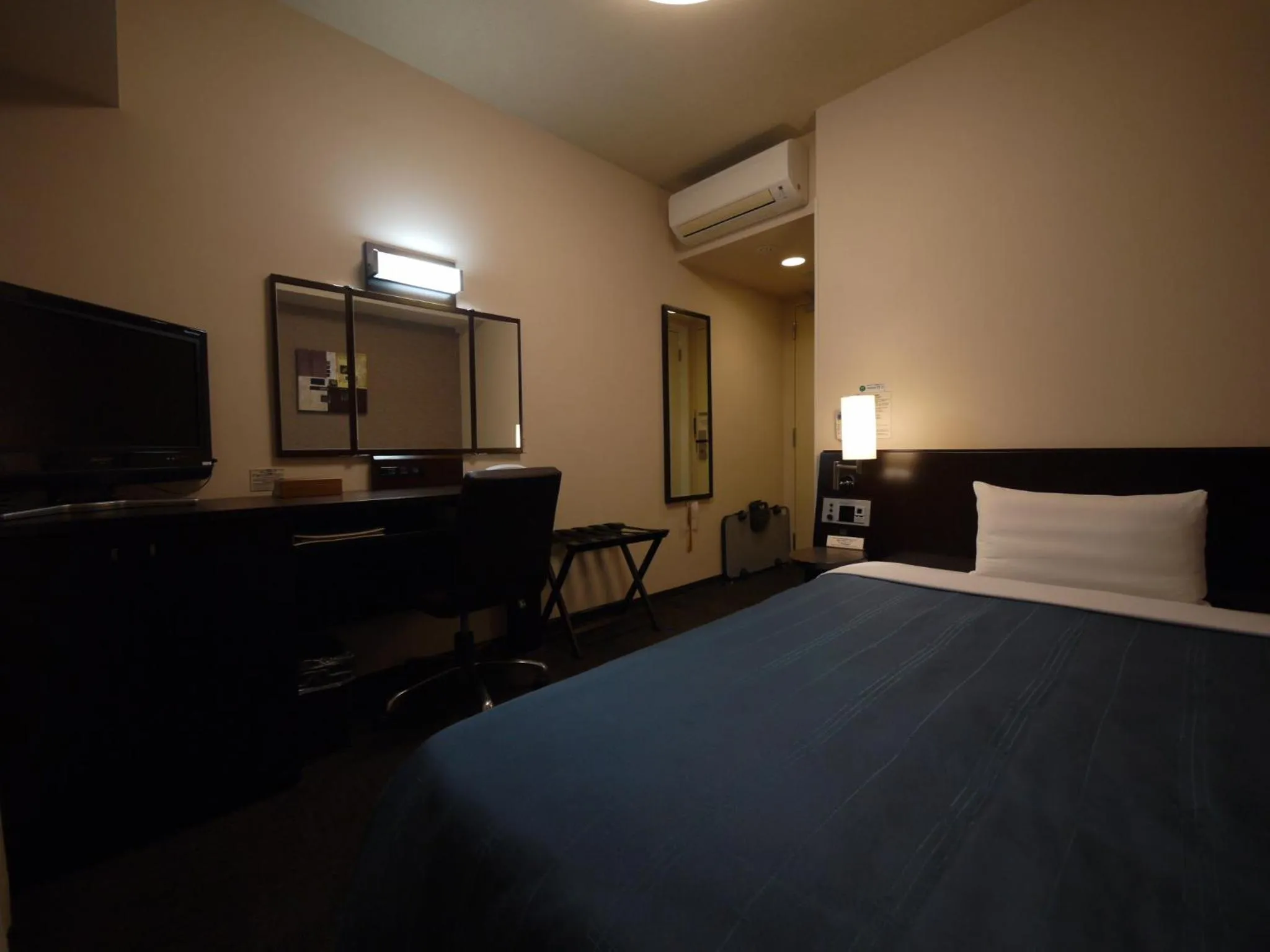 Photo of the whole room, Bed in Hotel Route-Inn Hisai Inter