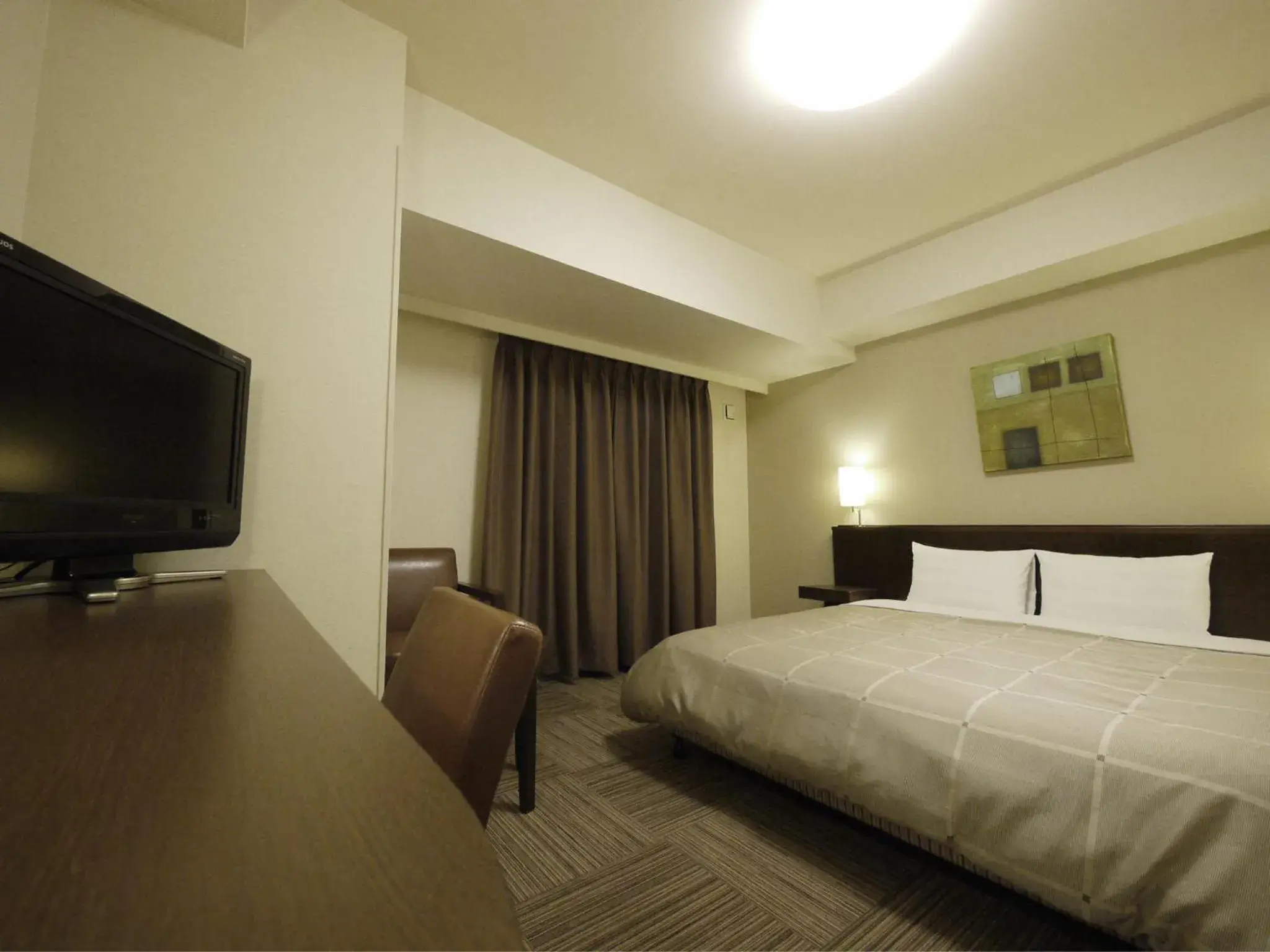 Photo of the whole room, Bed in Hotel Route-Inn Hisai Inter Photo of the whole room, Bed in Hotel Route-Inn Hisai Inter