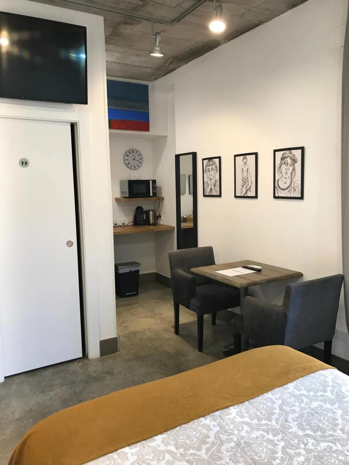 Seating area in Urban House Siurot 33