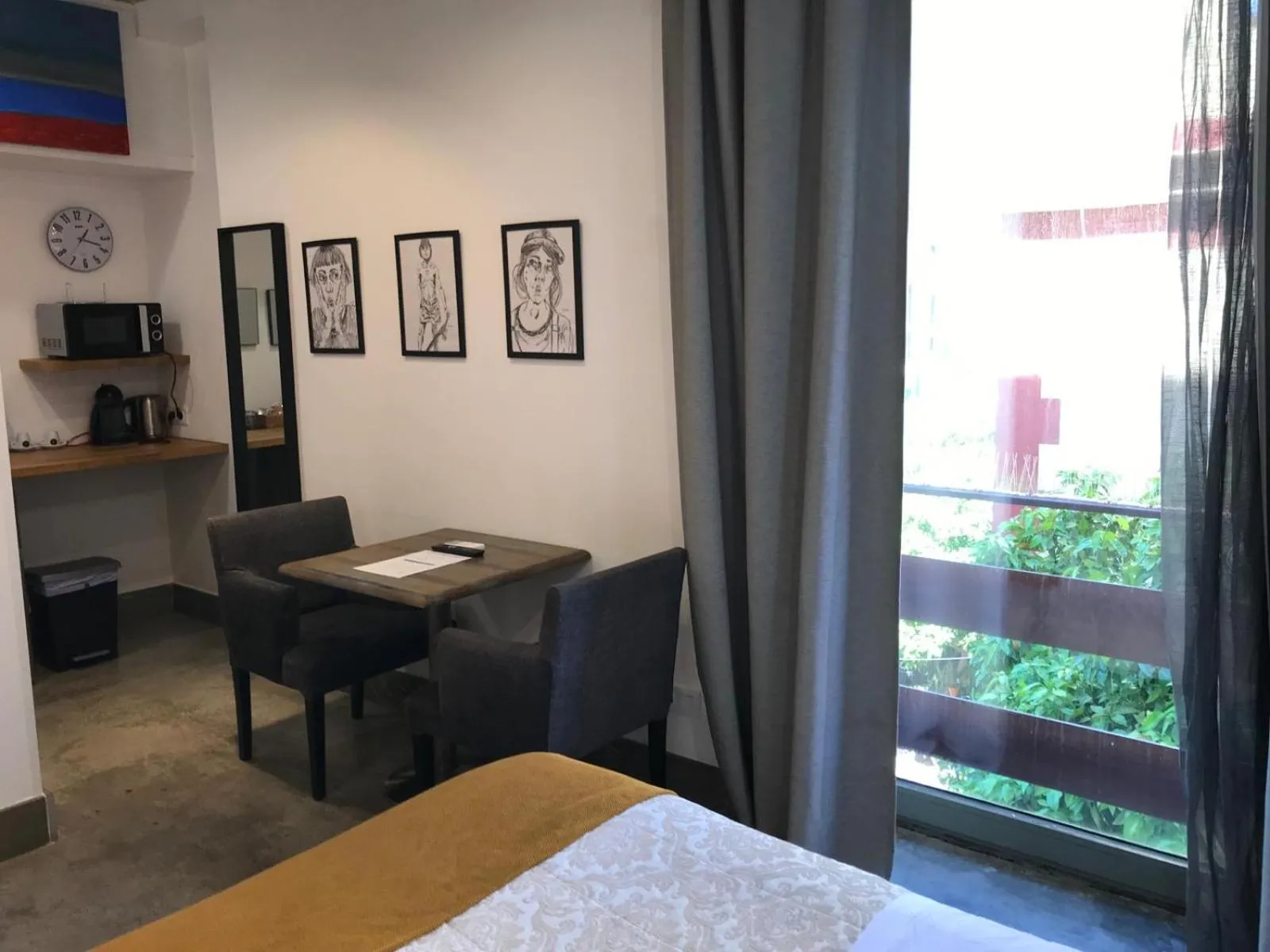 Seating area in Urban House Siurot 33