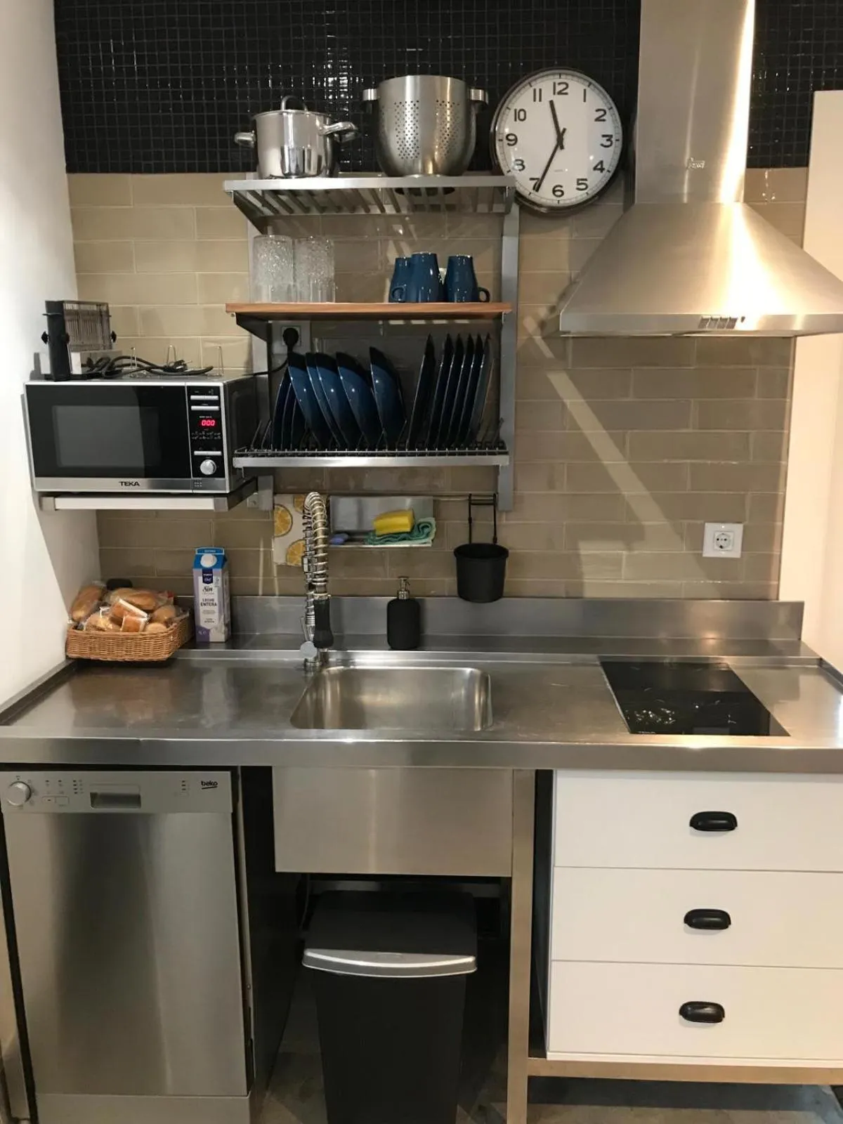 Kitchen or kitchenette in Urban House Siurot 33