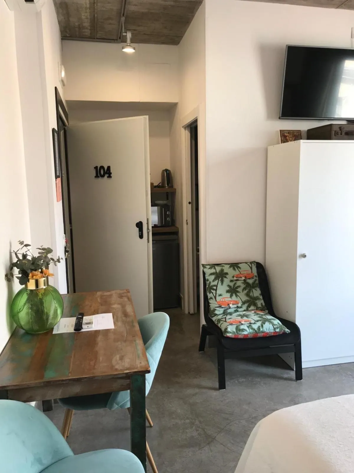 Seating area, Bed in Urban House Siurot 33