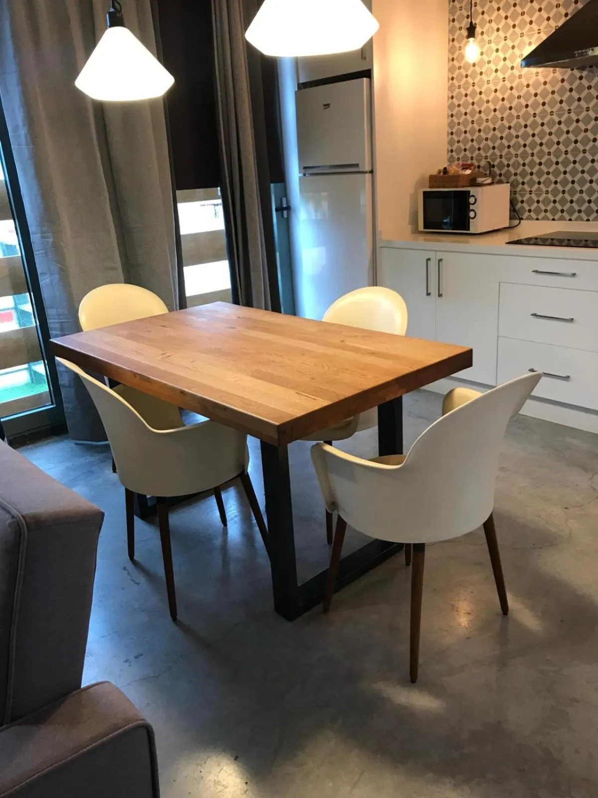 Dining area in Urban House Siurot 33