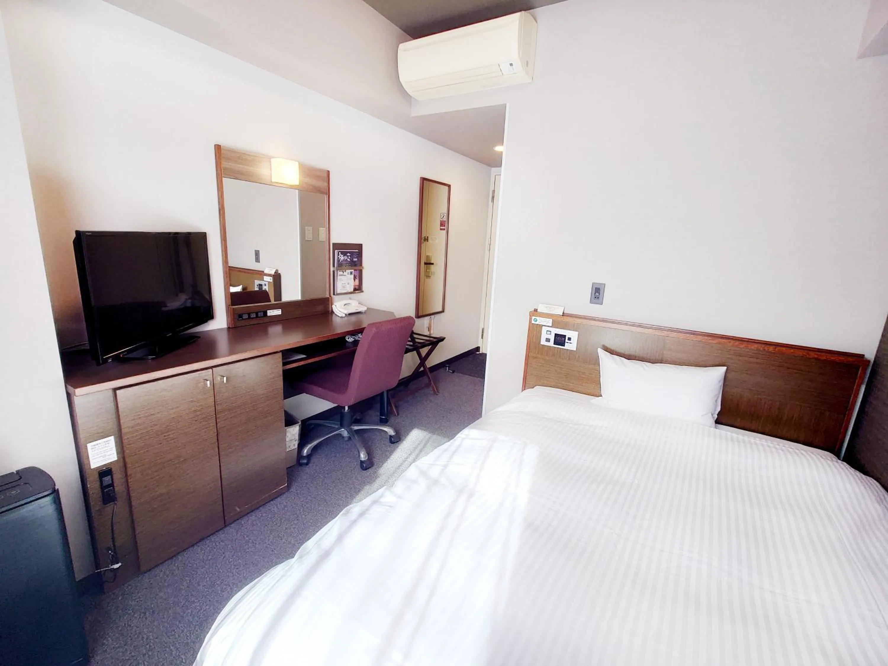 Photo of the whole room, Bed in Hotel Route-Inn Komagane Inter