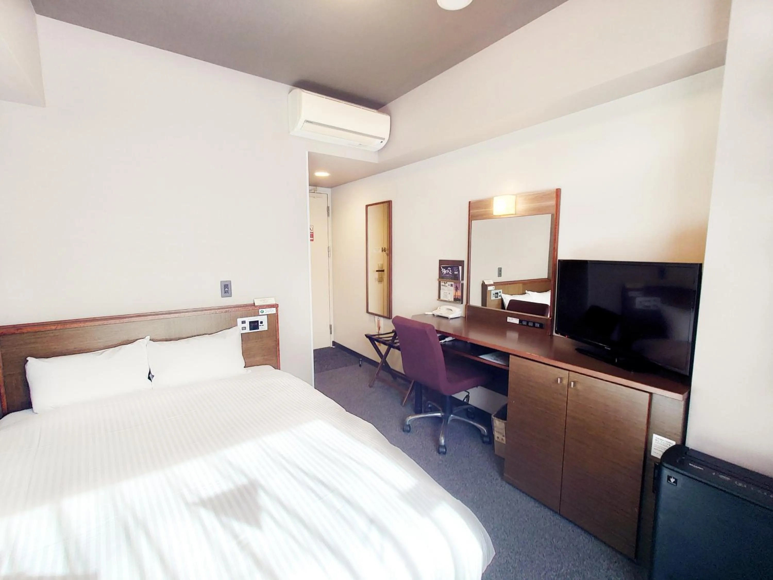 Photo of the whole room, Bed in Hotel Route-Inn Komagane Inter