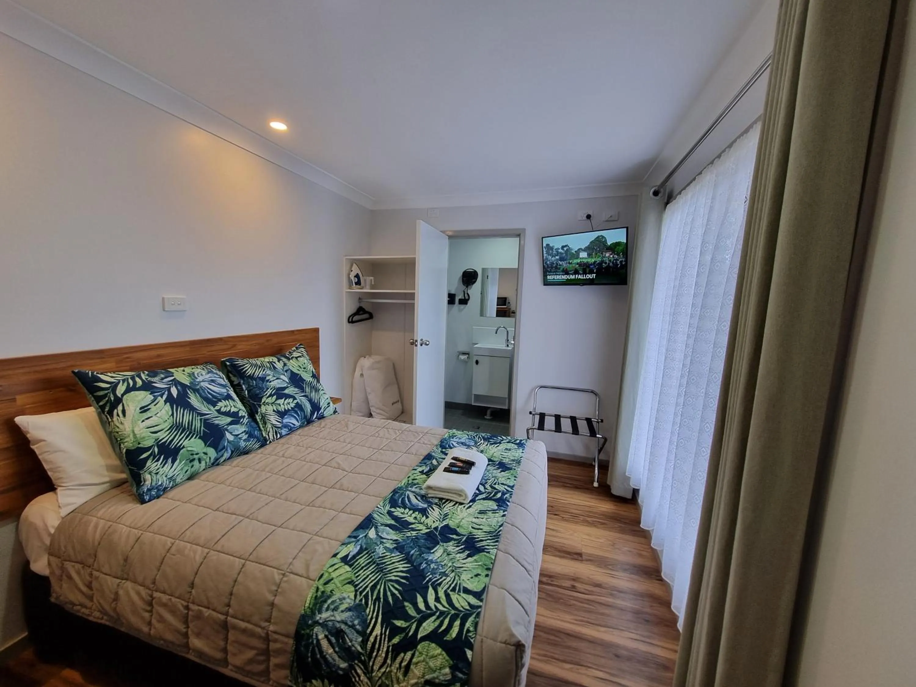 TV and multimedia, Bed in Taree Country Motel