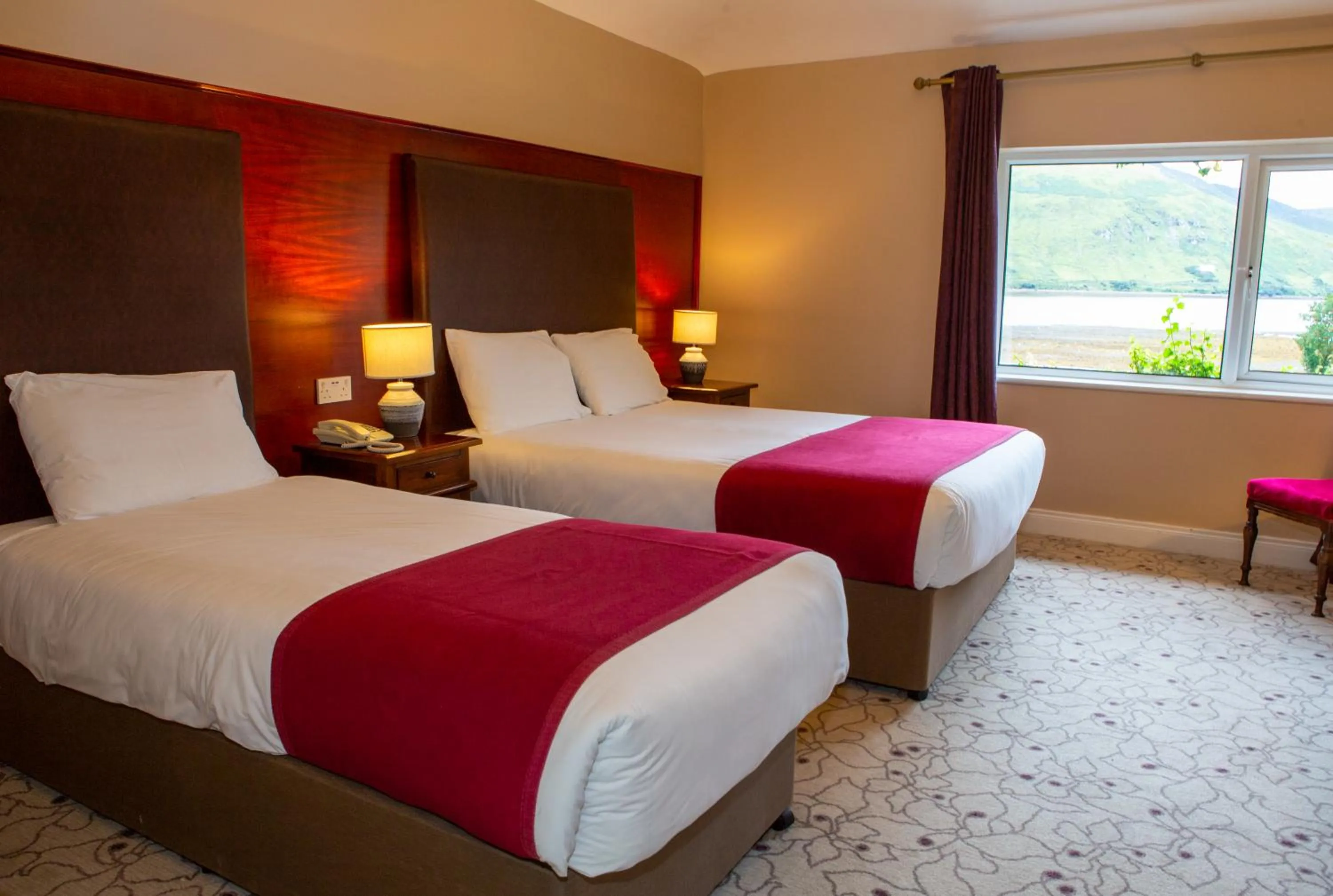 Bedroom, Bed in Leenane Hotel
