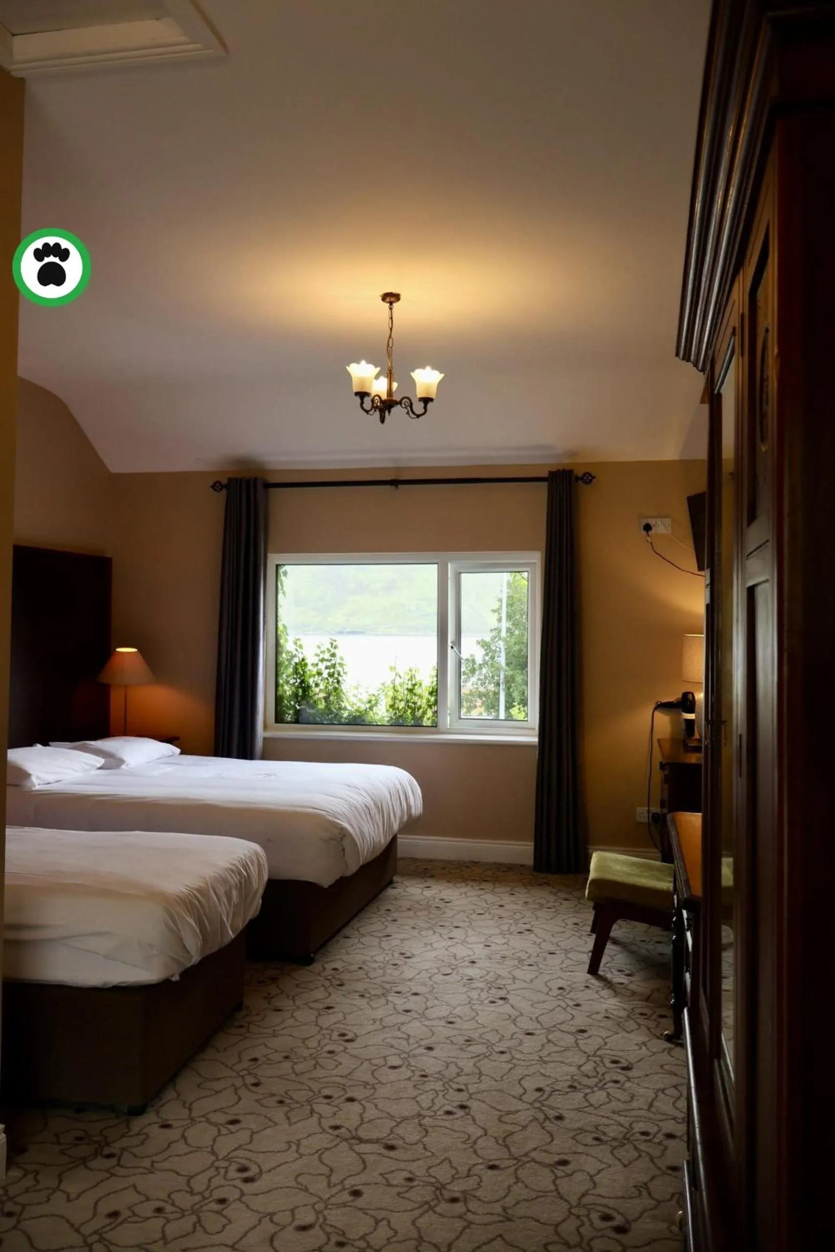 Bedroom, Bed in Leenane Hotel