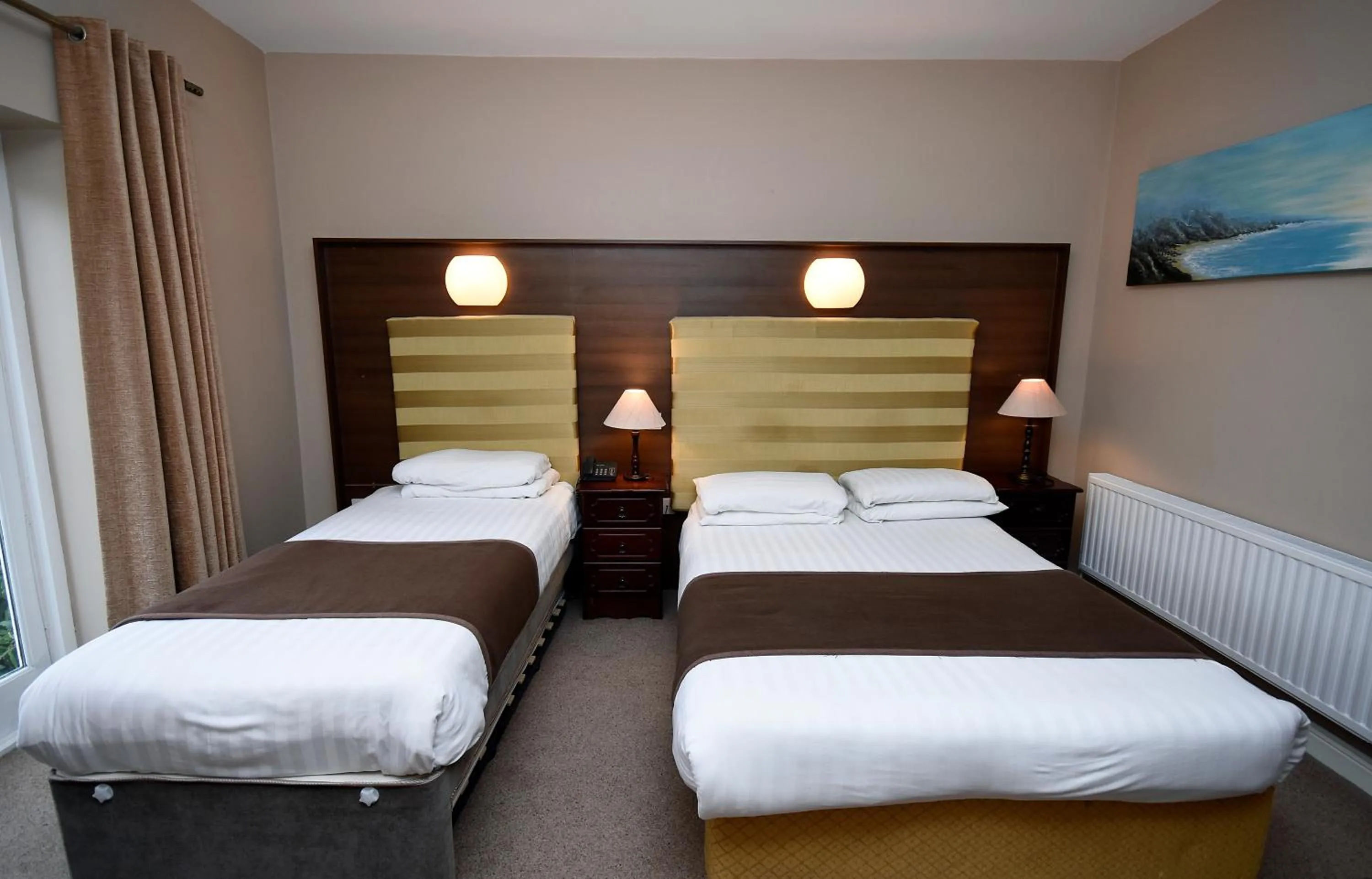 Bedroom, Bed in Leenane Hotel