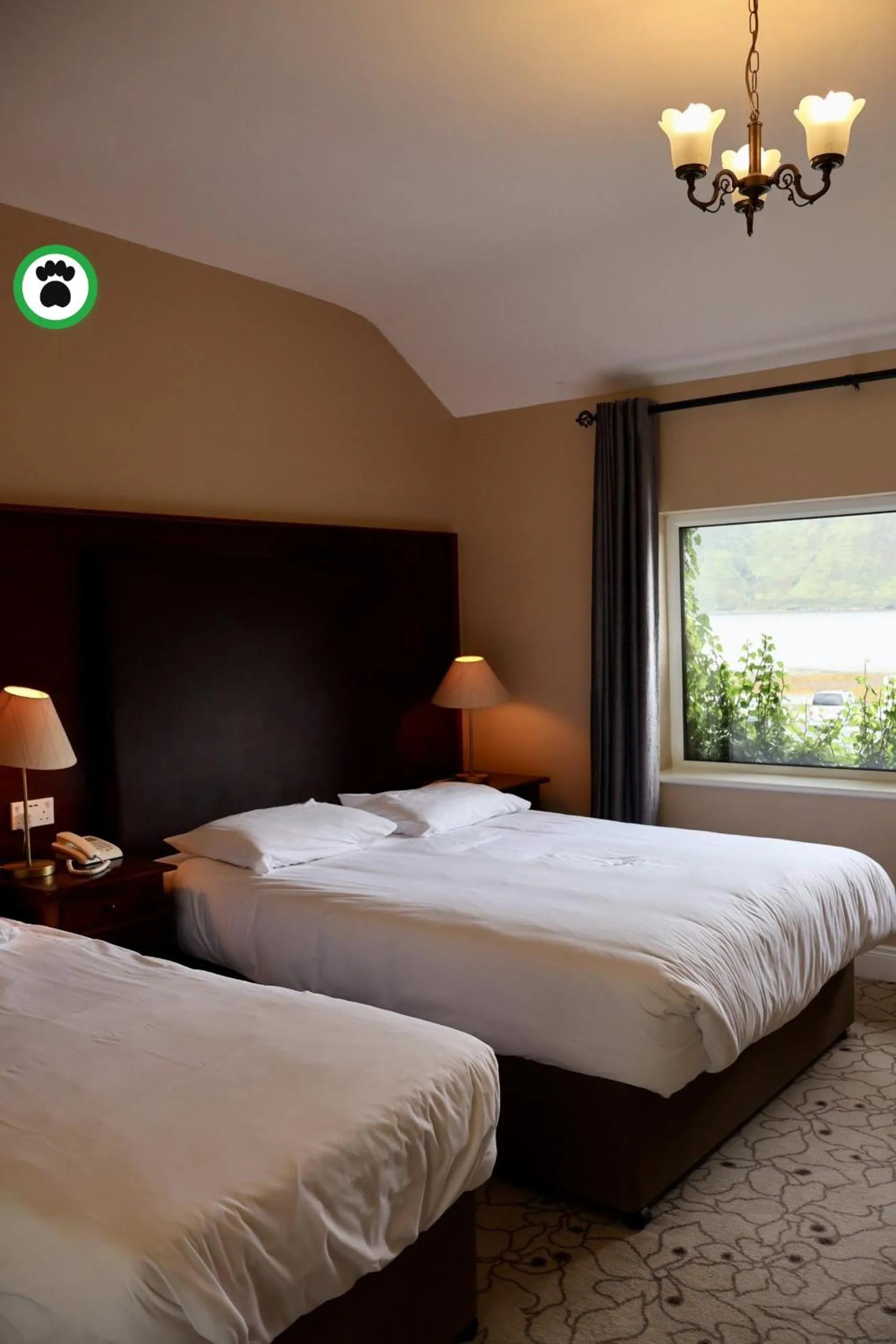 Bedroom, Bed in Leenane Hotel