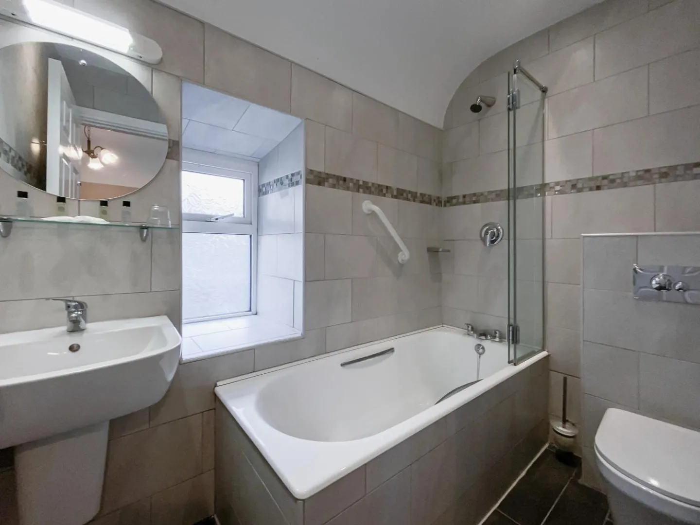 Shower in Leenane Hotel
