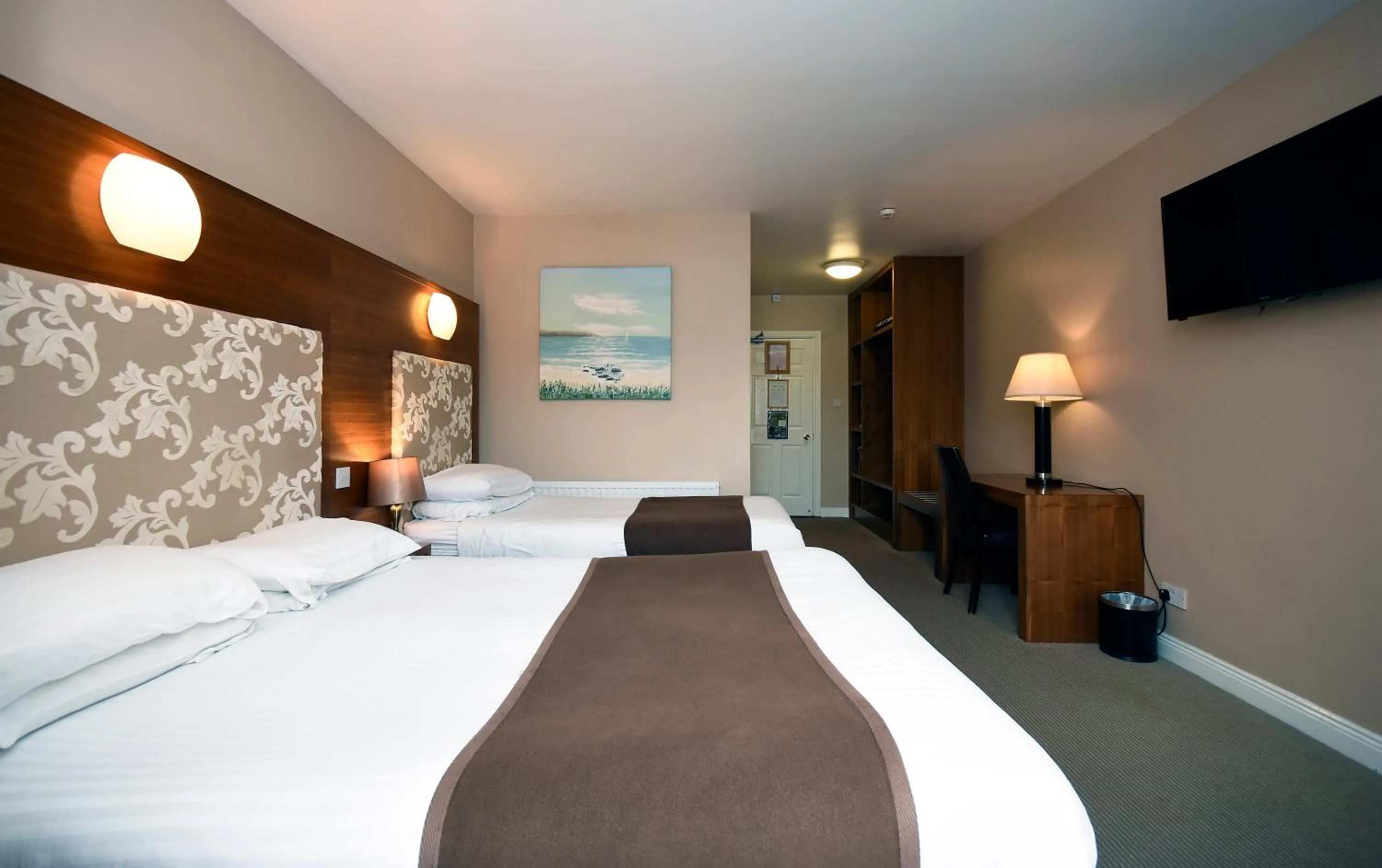 Bedroom, Bed in Leenane Hotel