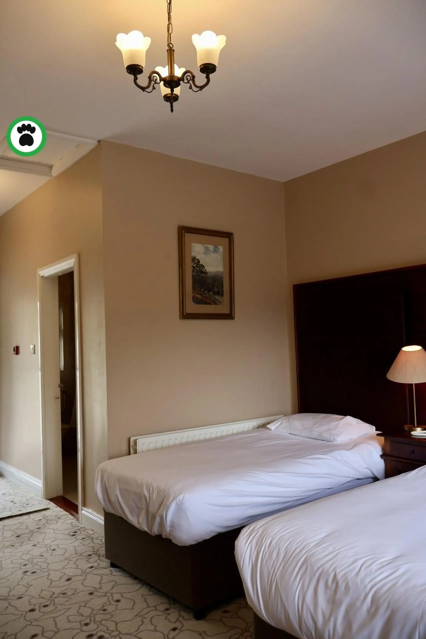 Bedroom, Bed in Leenane Hotel
