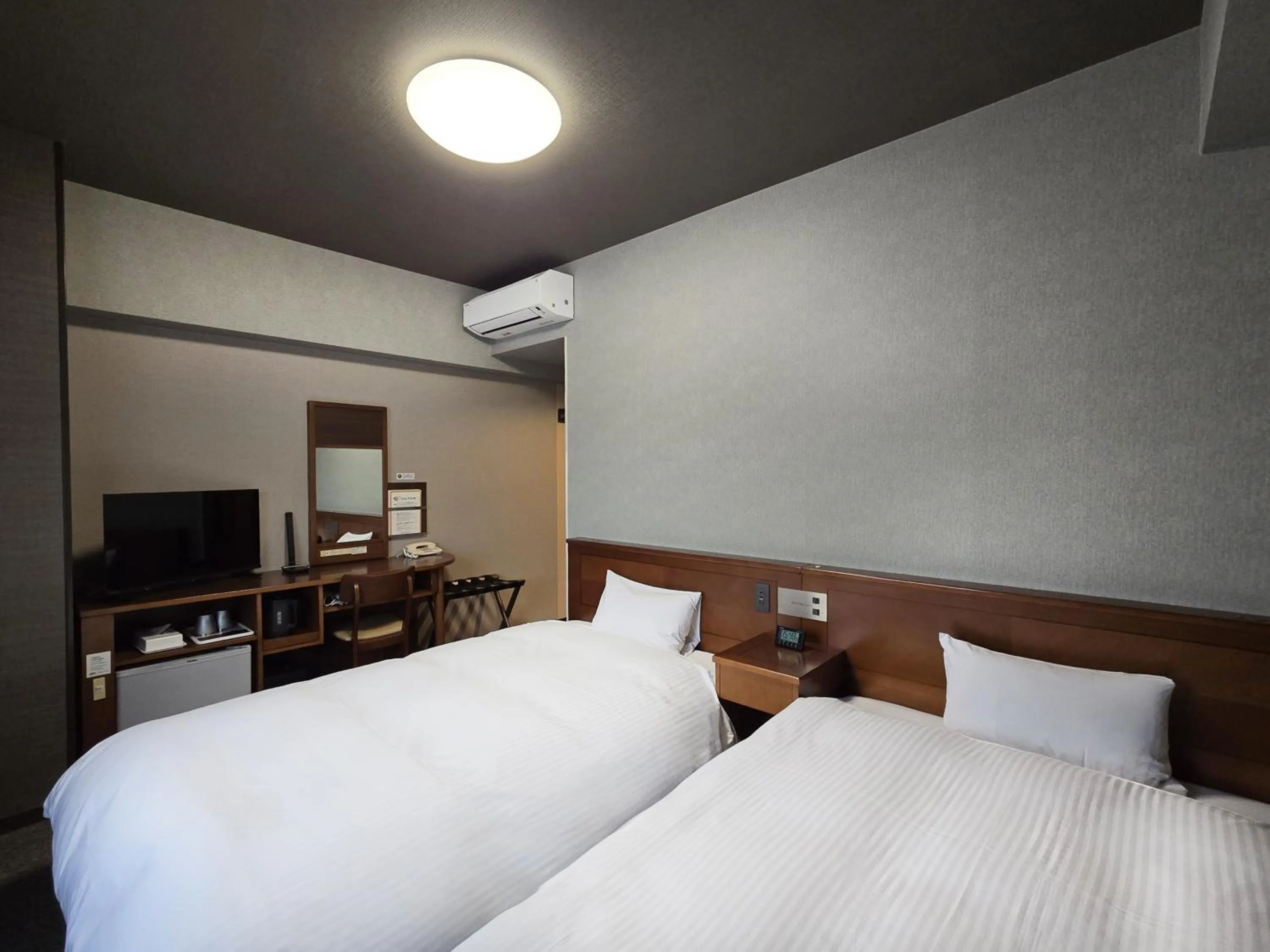 Photo of the whole room, Bed in Hotel Route-Inn Shimodate