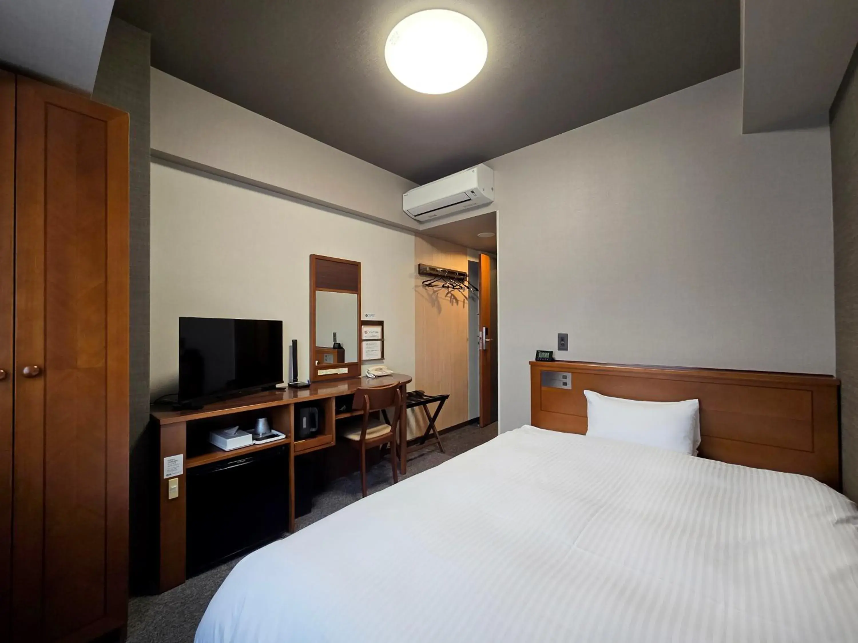 Photo of the whole room, Bed in Hotel Route-Inn Shimodate Photo of the whole room, Bed in Hotel Route-Inn Shimodate