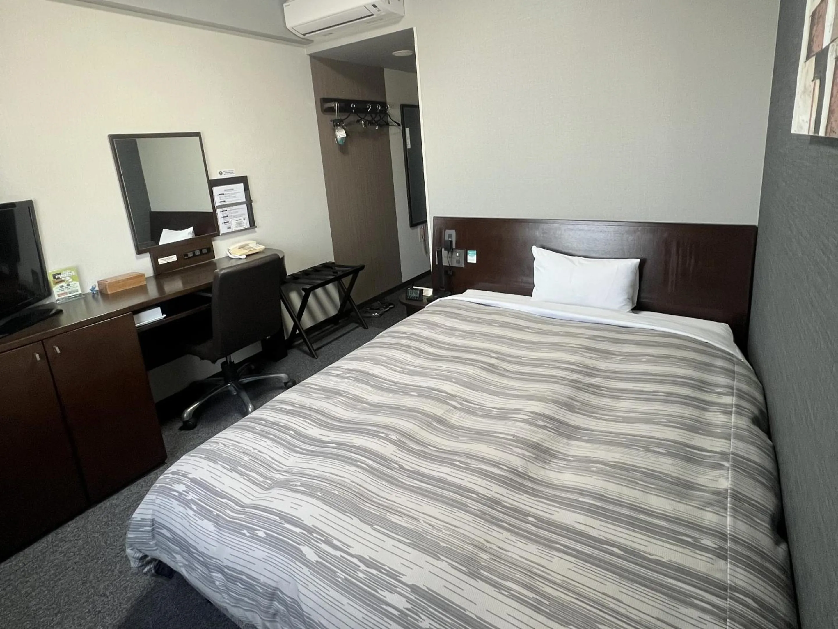 Photo of the whole room, Bed in Hotel Route-Inn Shimodate