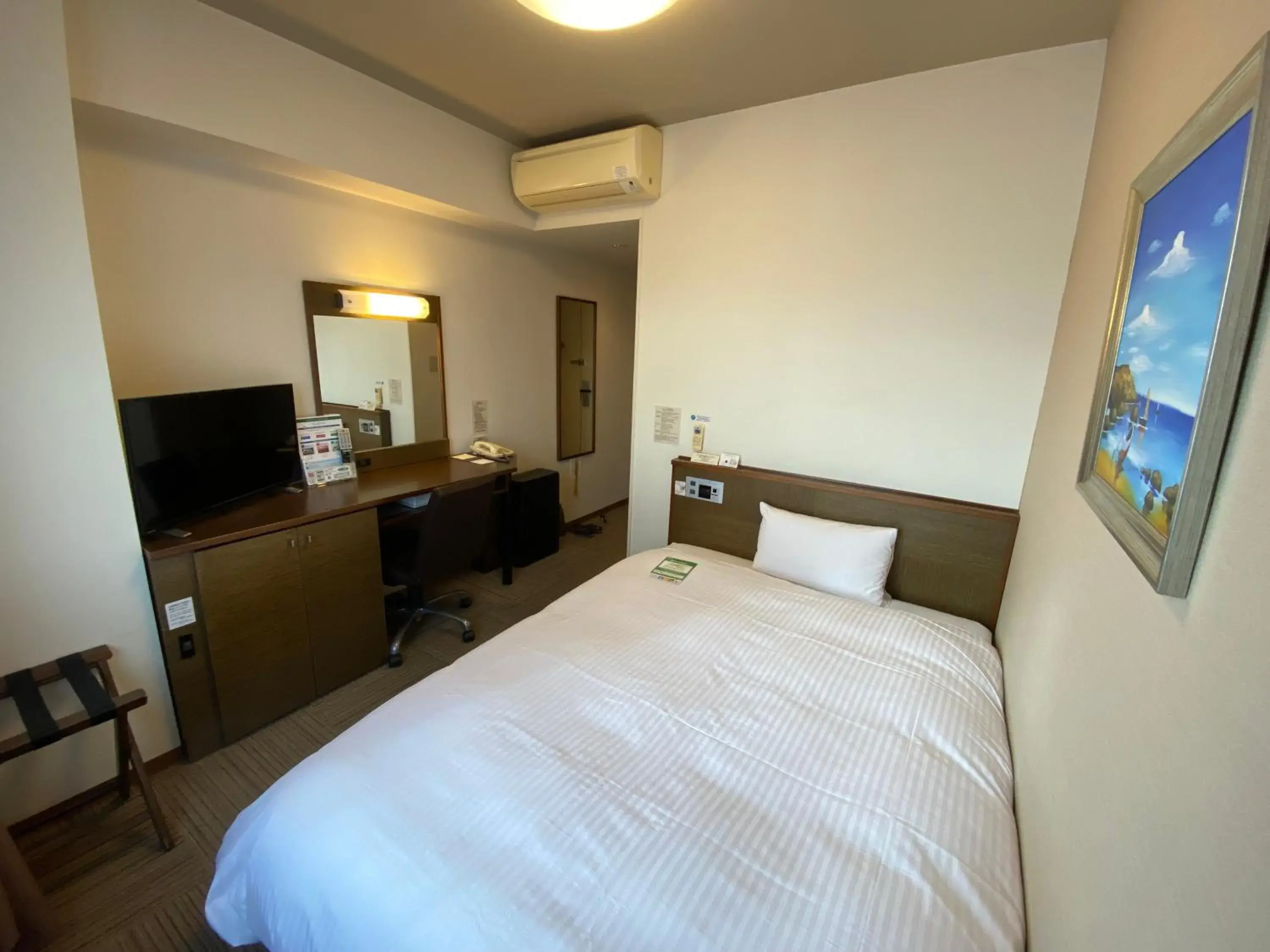 Comfort Single Room - single occupancy - Non-Smoking in Hotel Route-Inn Hanamaki Comfort Single Room - single occupancy - Non-Smoking in Hotel Route-Inn Hanamaki