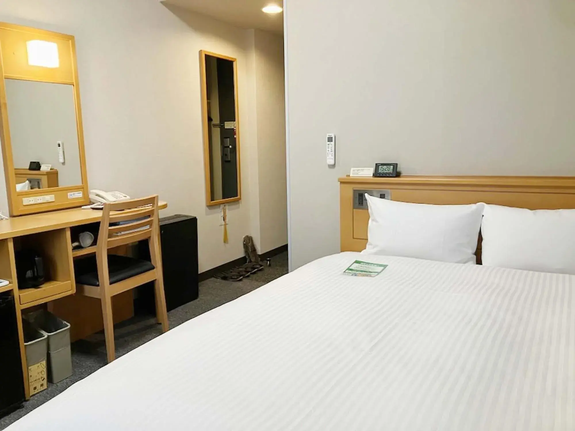 Photo of the whole room, Bed in Hotel Route-Inn Kitakami Ekimae Photo of the whole room, Bed in Hotel Route-Inn Kitakami Ekimae