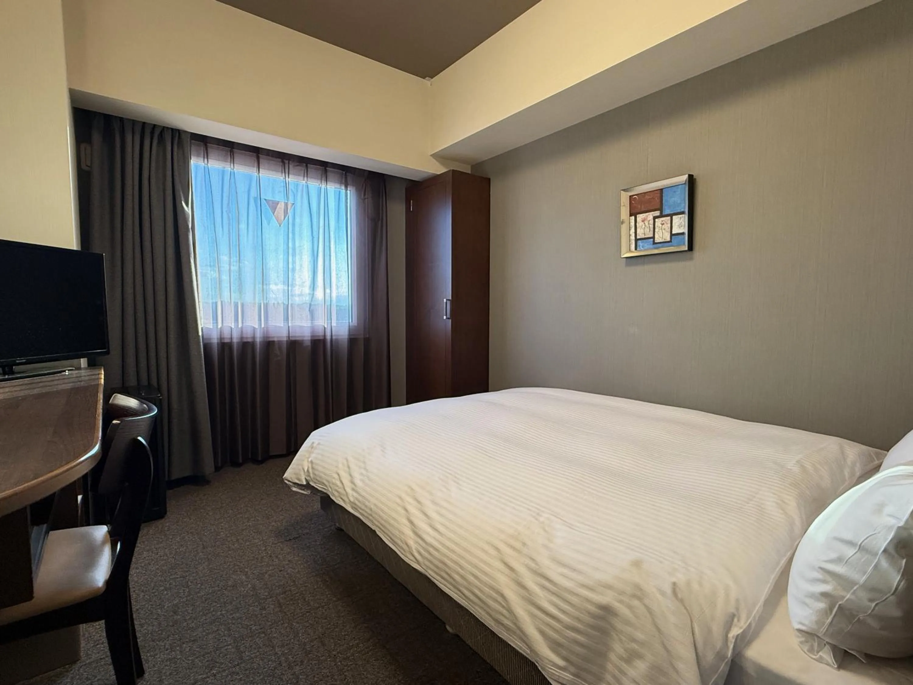 Photo of the whole room, Bed in Hotel Route-Inn Ichinoseki Inter