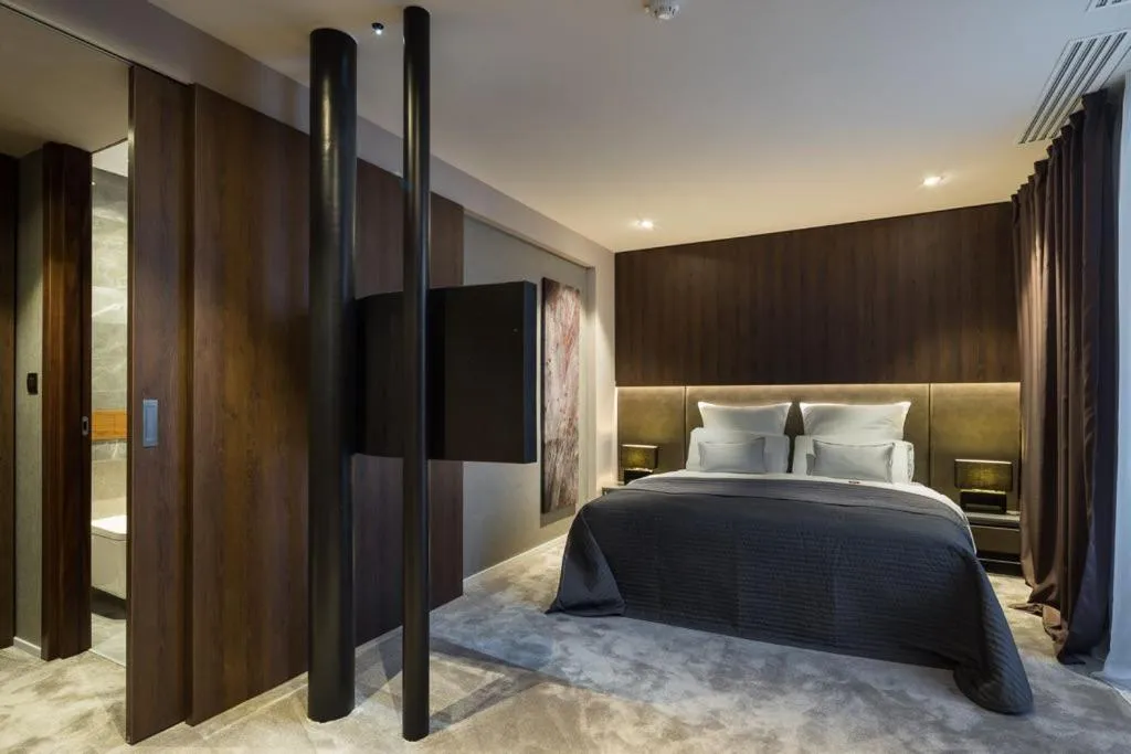 Bed in Hotel Continental