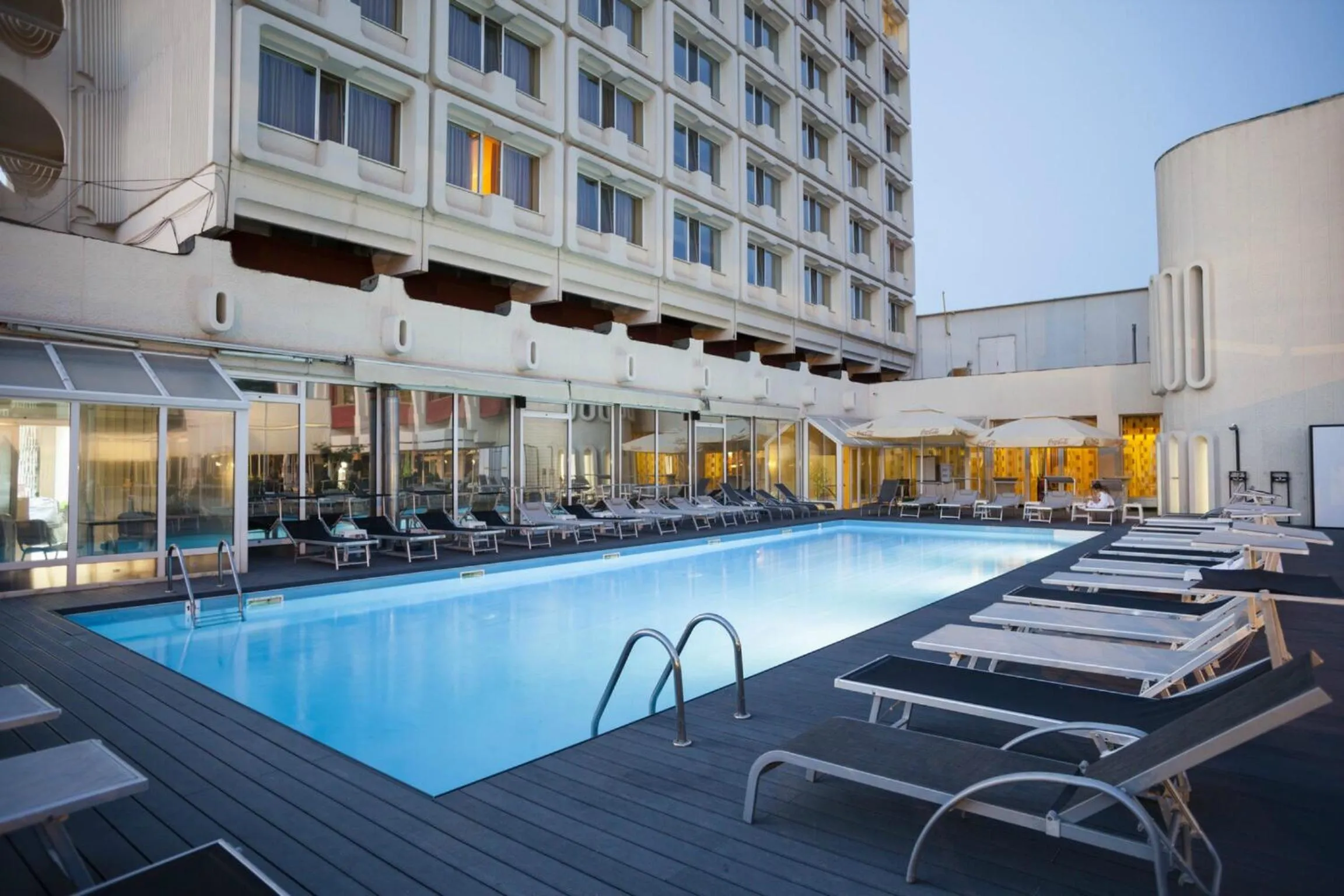 Swimming pool in Hotel Continental
