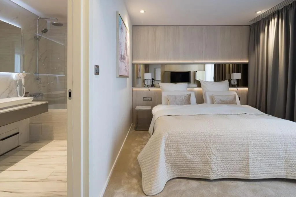 Bed in Hotel Continental