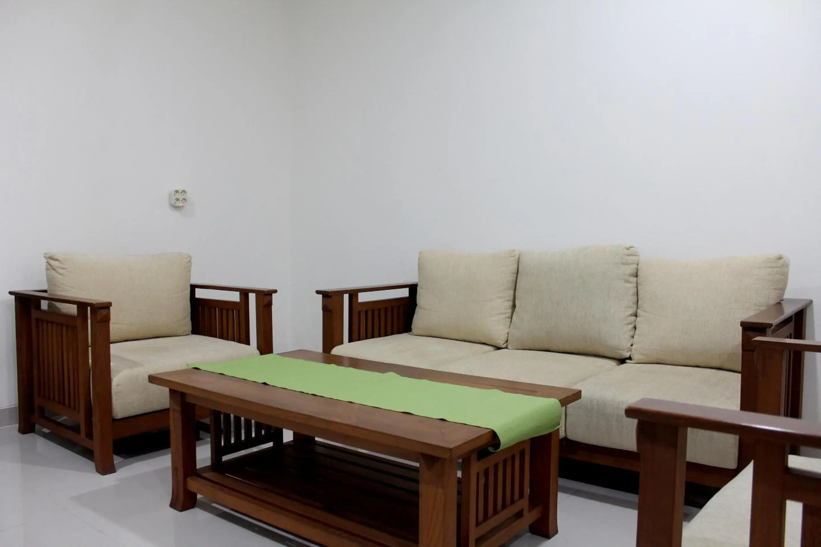 Lobby or reception, Seating Area in Capital O 137 Permata Tawakal